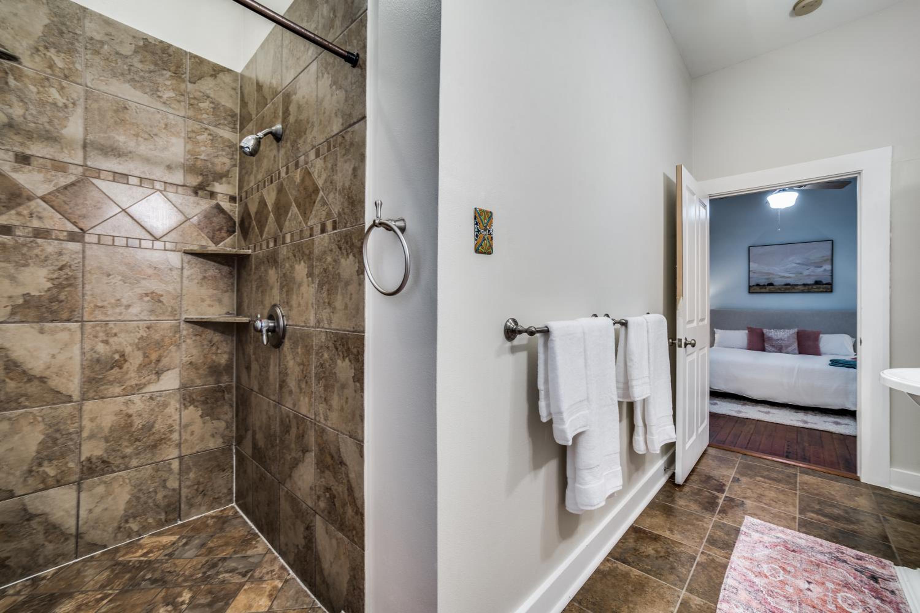 Two-Bedroom House - Photo 10