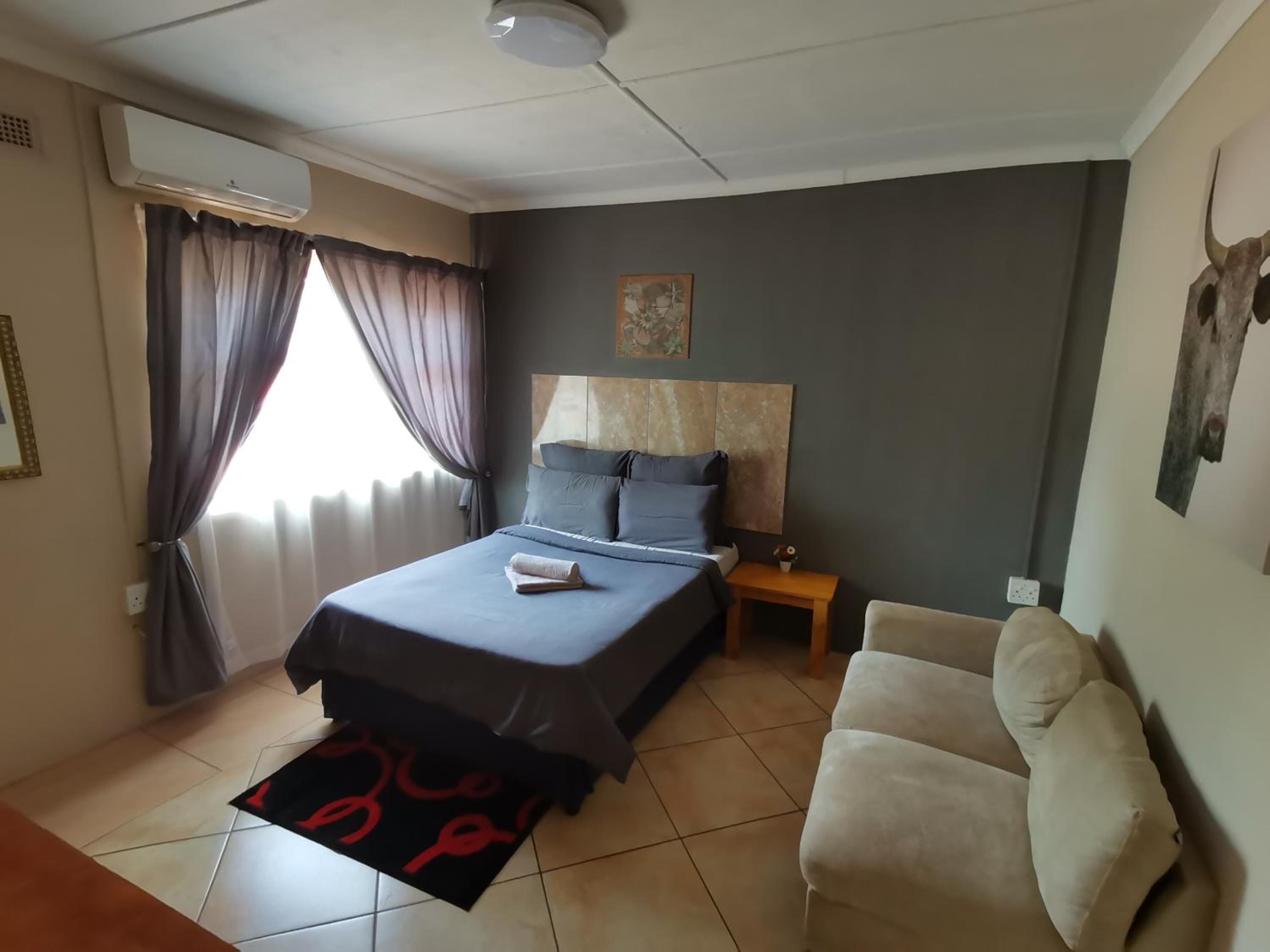 Budget Double Room - Photo 2