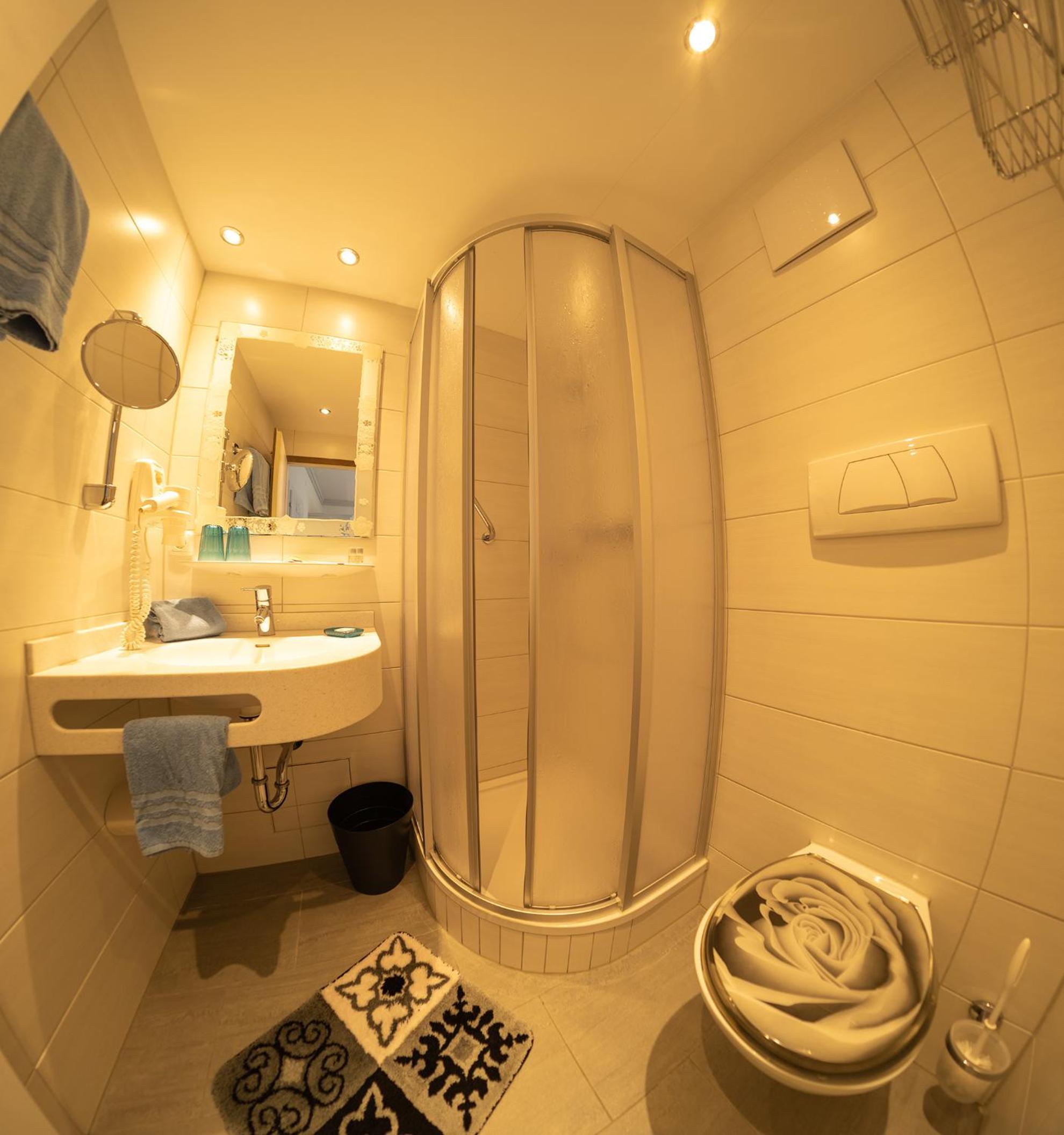 Single Room photo 3