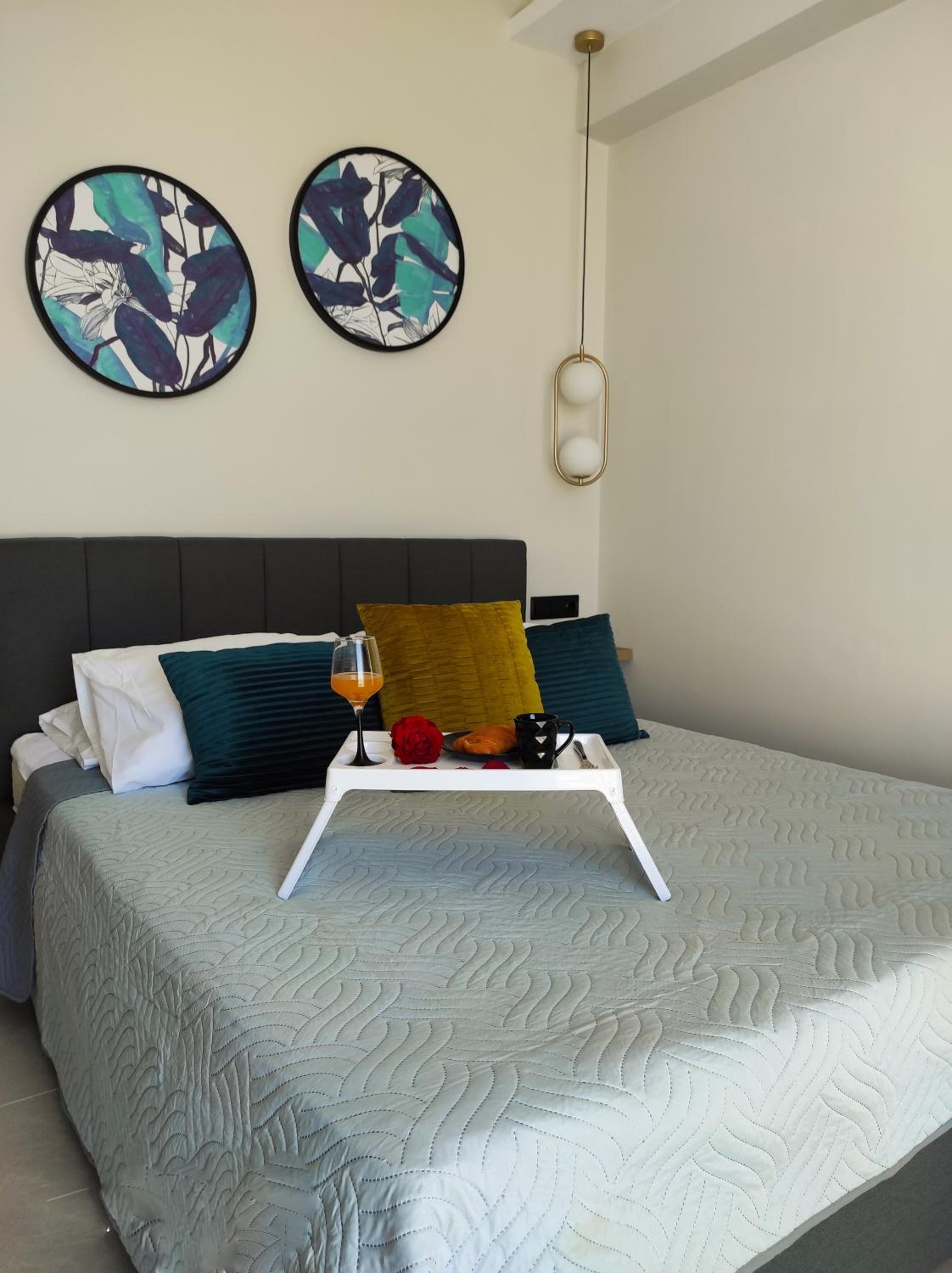 One-Bedroom Apartment photo 2