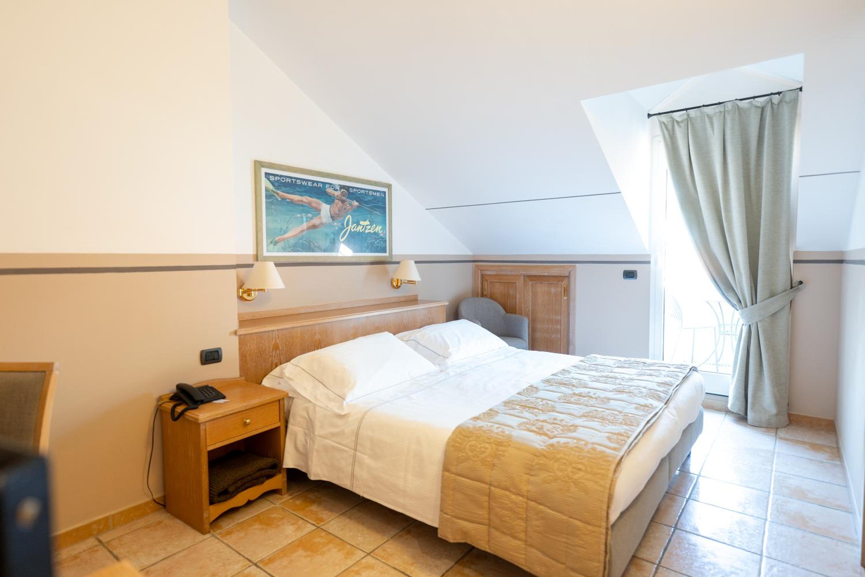 Double or Twin Room with City View photo 2
