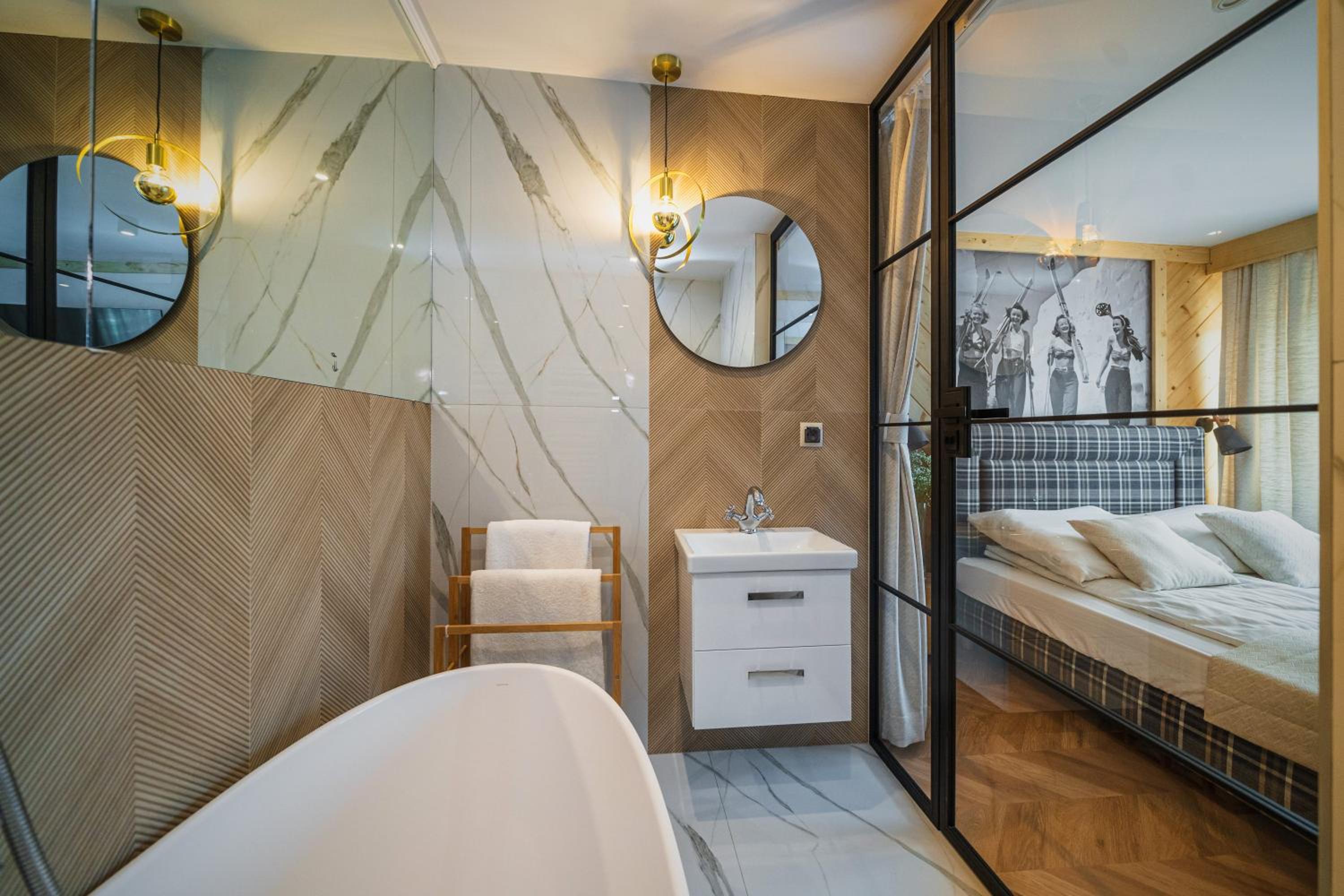 Deluxe Double Room with Bath photo 2