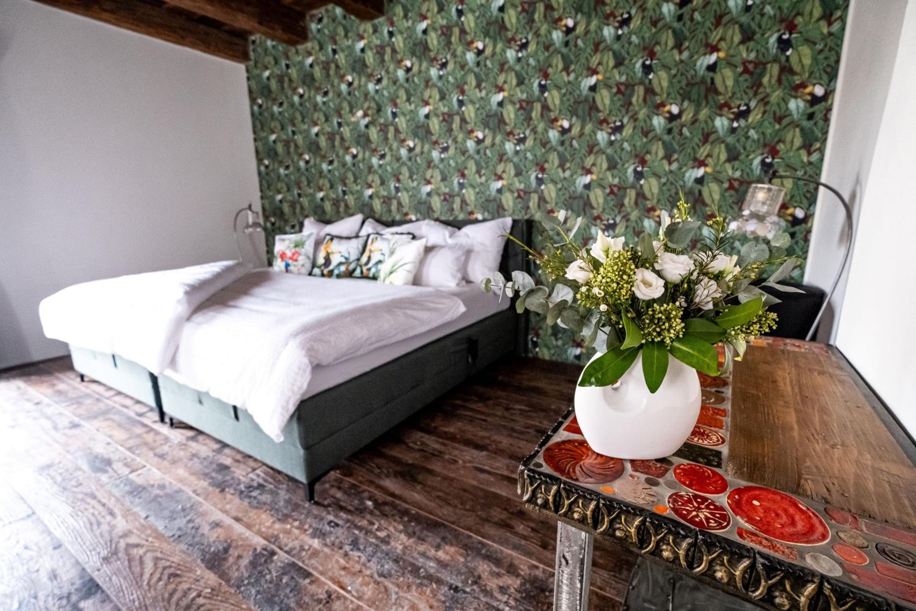 Studio Apartment with One Double Bed - Photo 1