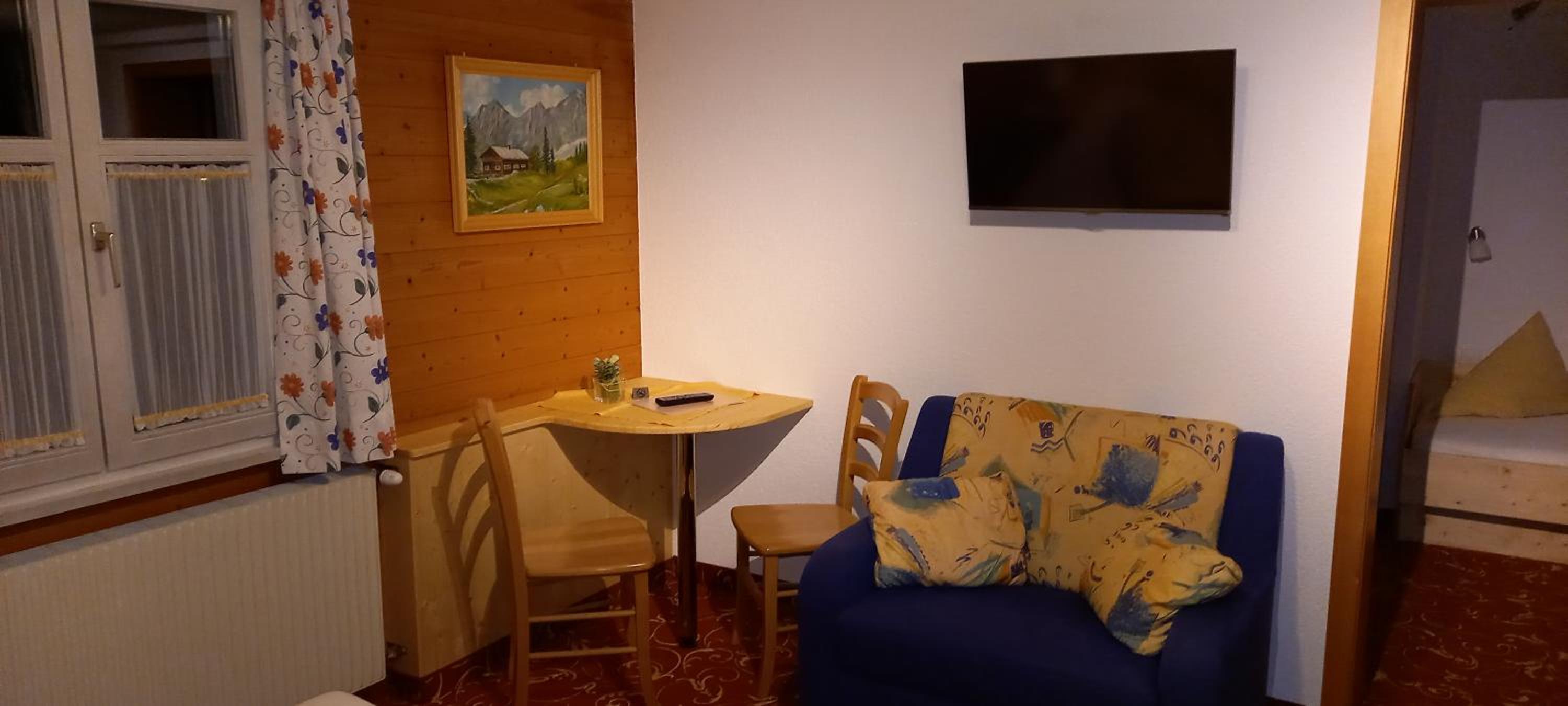 Quadruple Room with Private Bathroom photo 3
