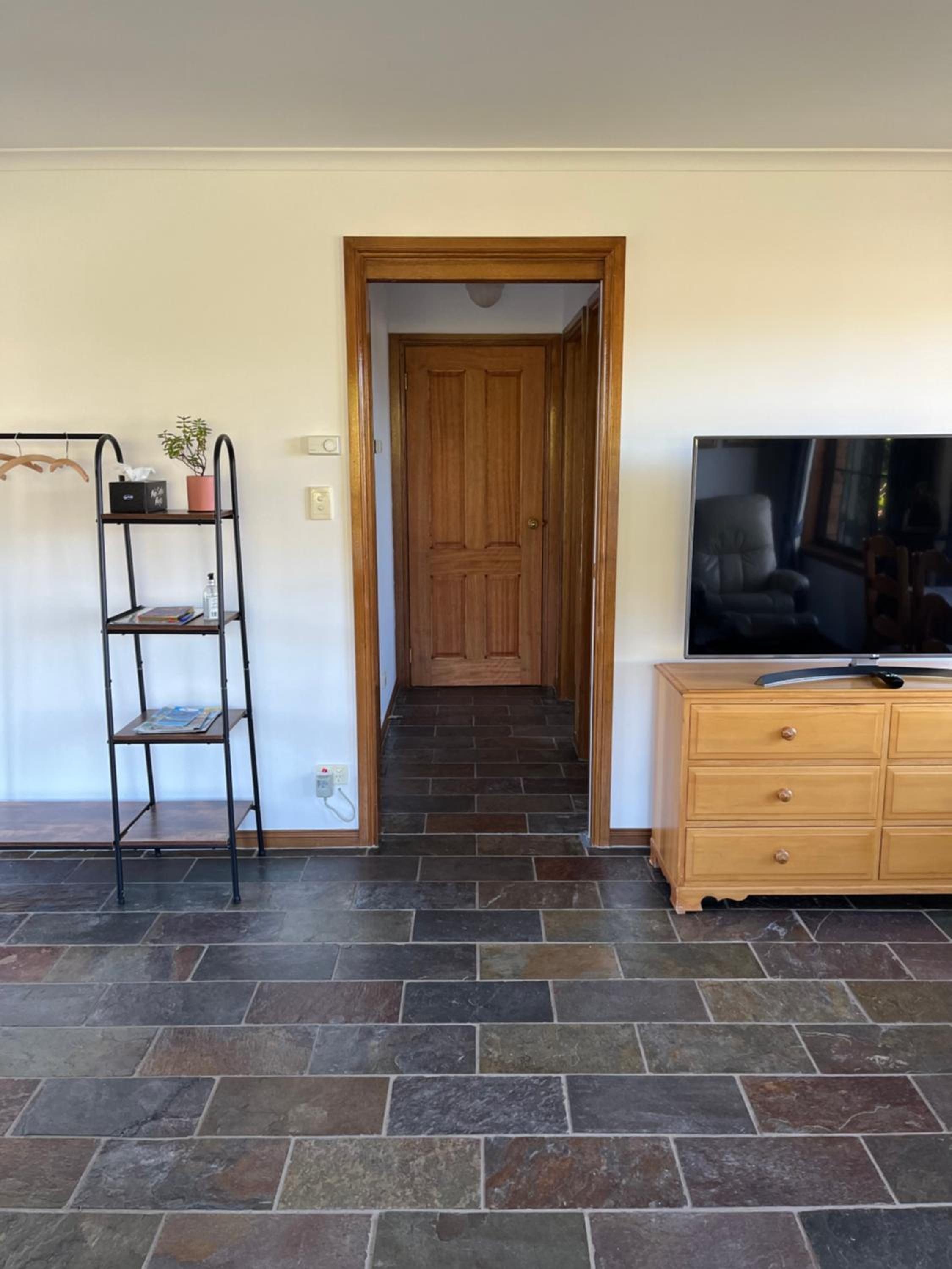 One-Bedroom Apartment - Photo 12
