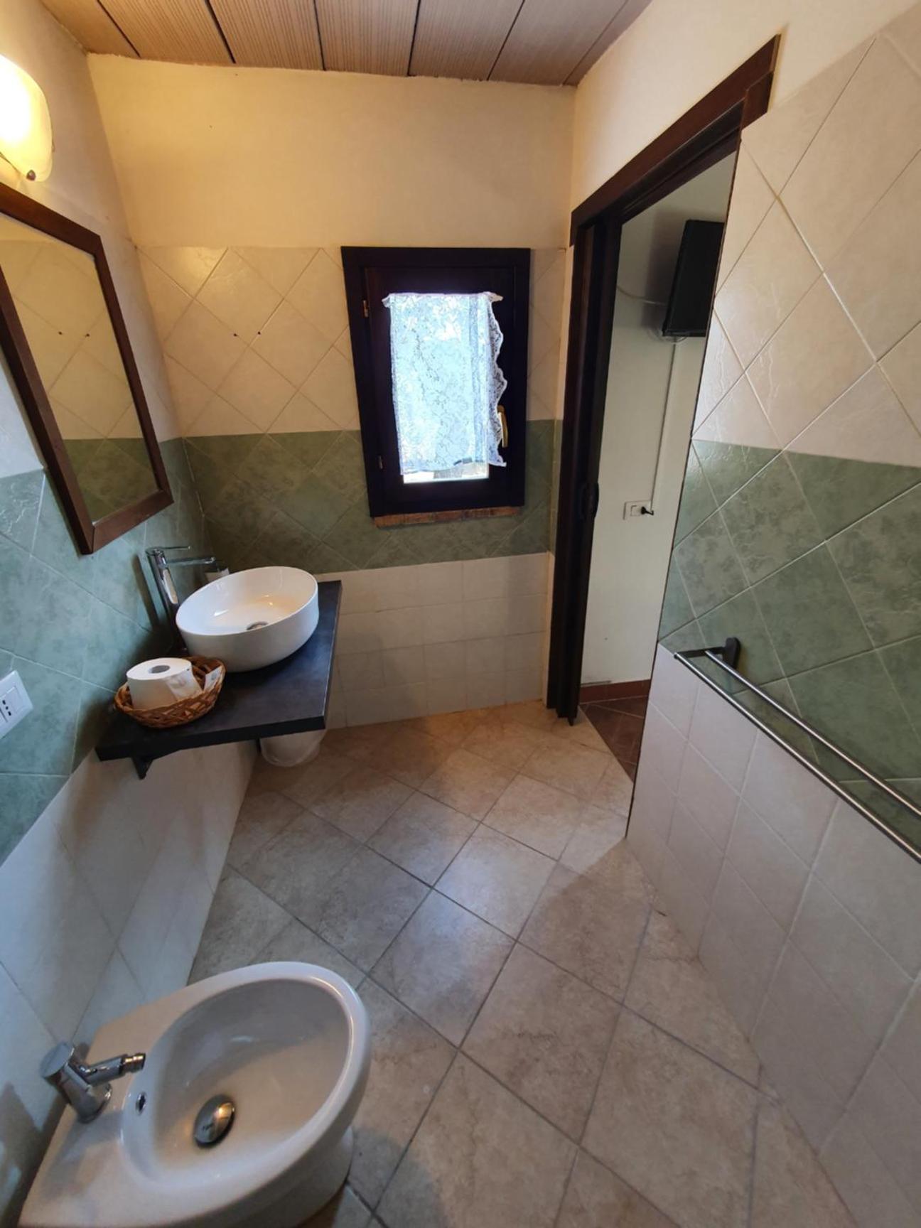 Apartment with Shower photo 3