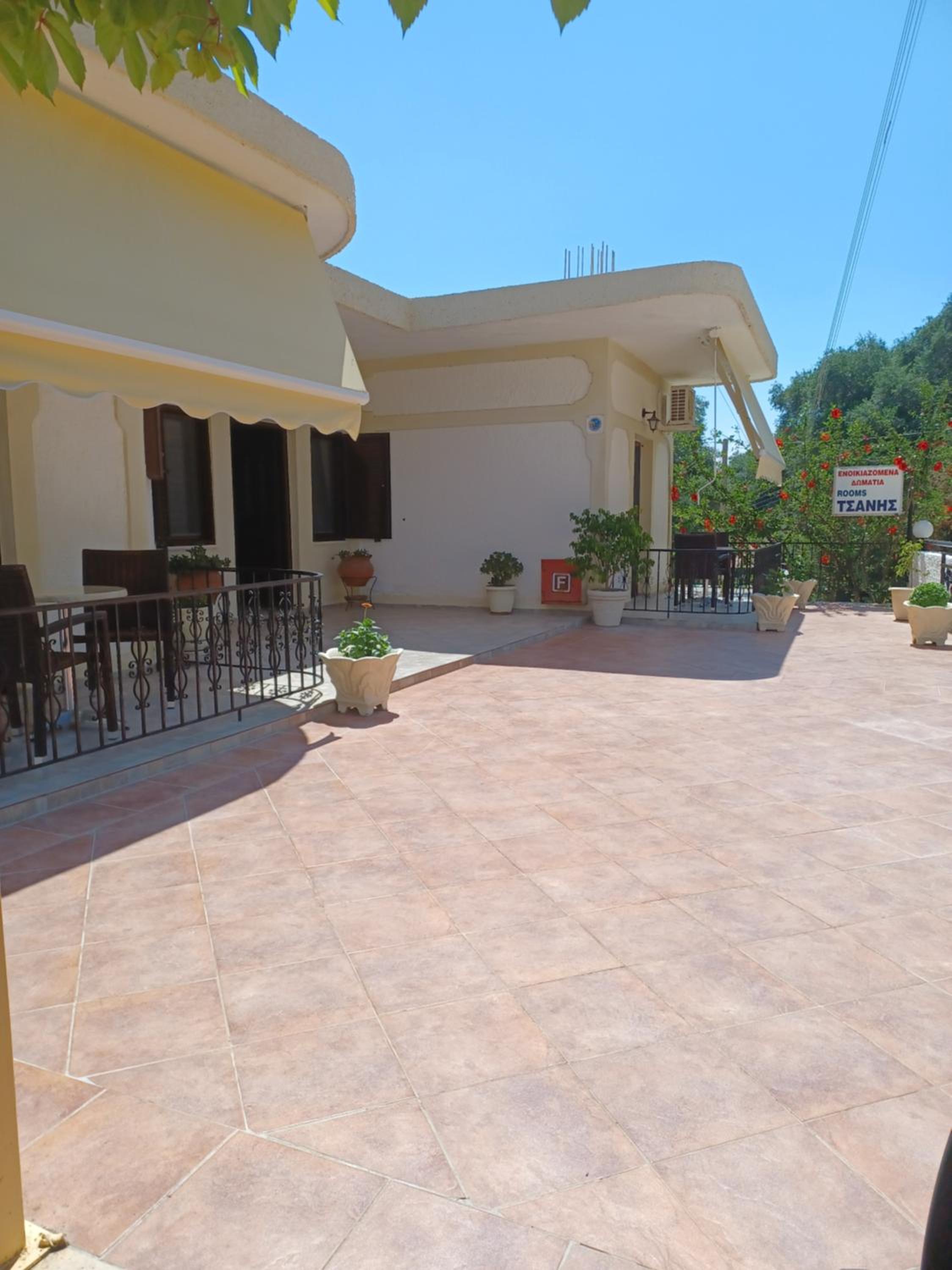 Deluxe Double Room with Balcony - Photo 16