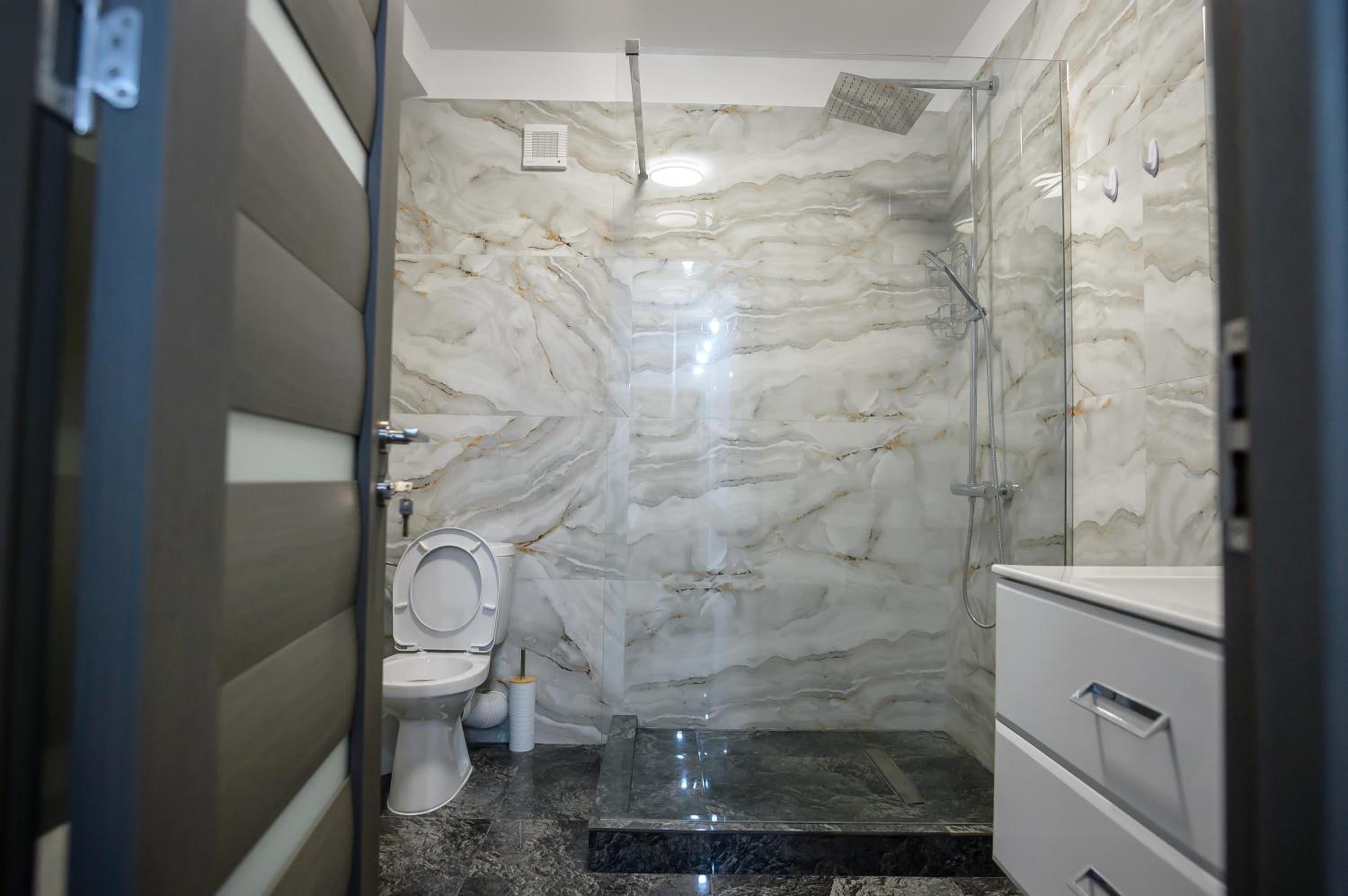 One-Bedroom Apartment - Photo 2