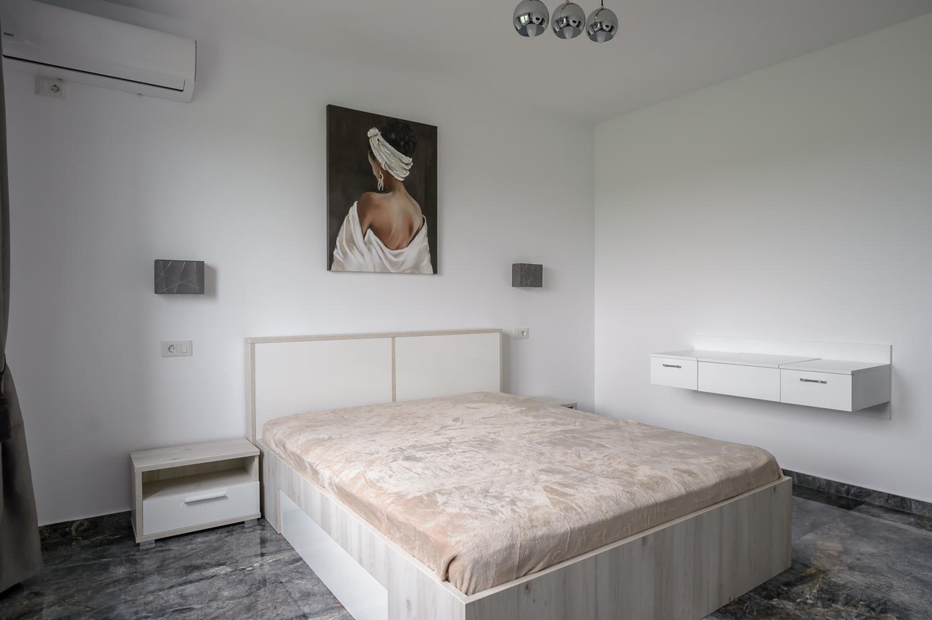 One-Bedroom Apartment - Photo 3