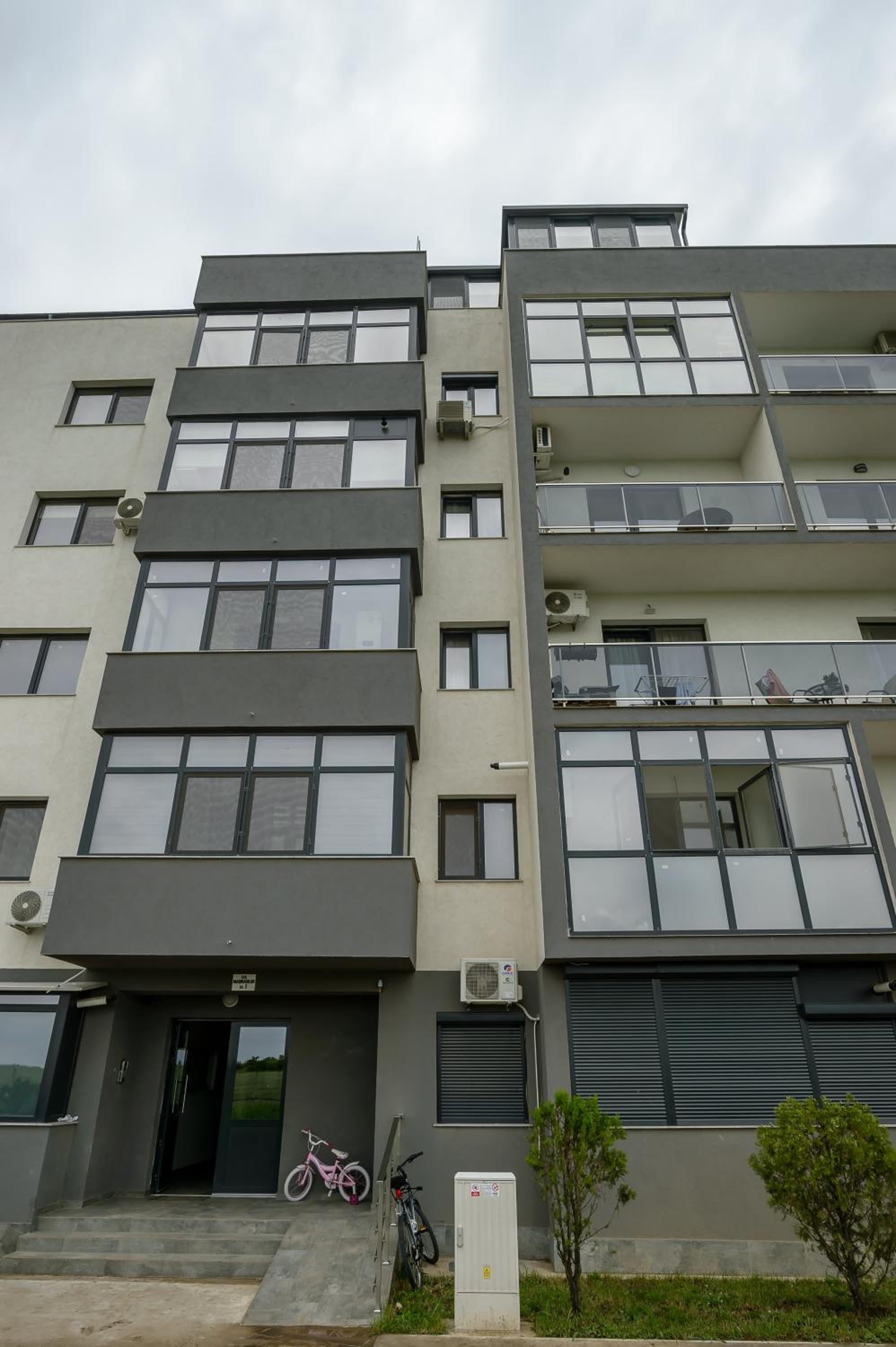 One-Bedroom Apartment - Photo 9
