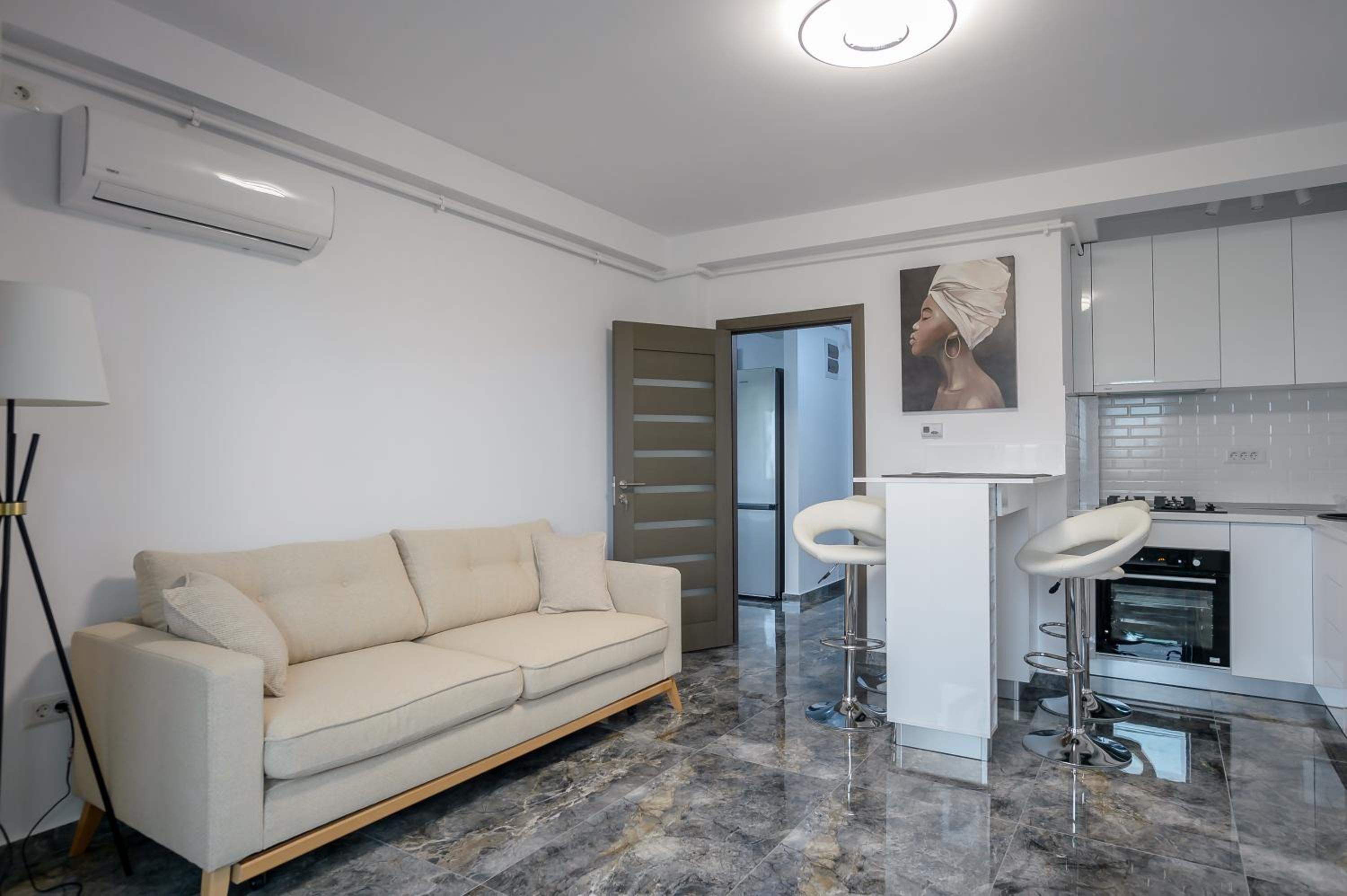 One-Bedroom Apartment - Photo 14