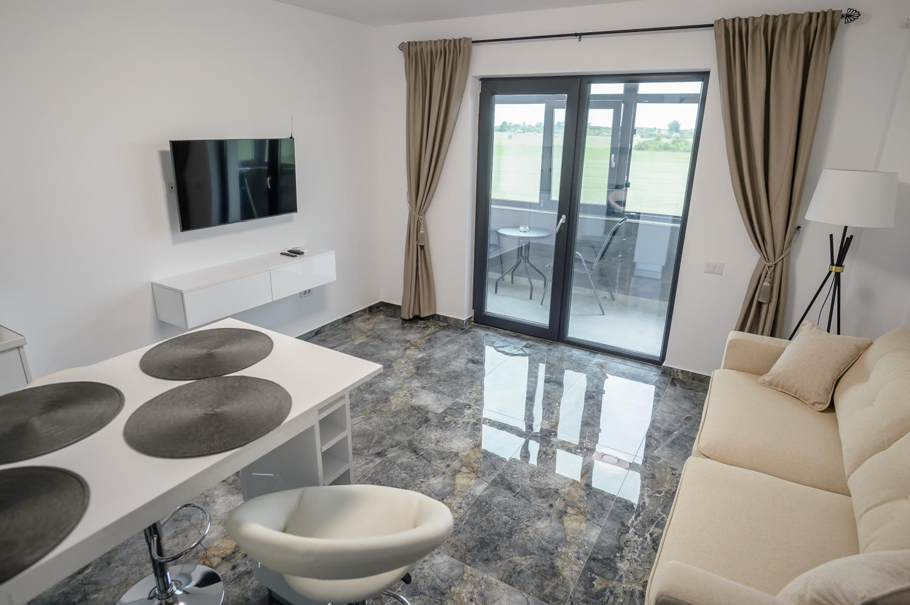 One-Bedroom Apartment - Photo 17