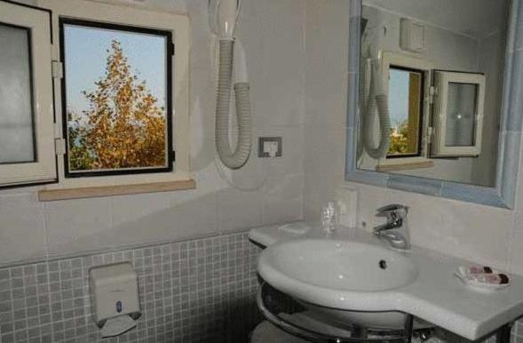 Double Room - Photo 8