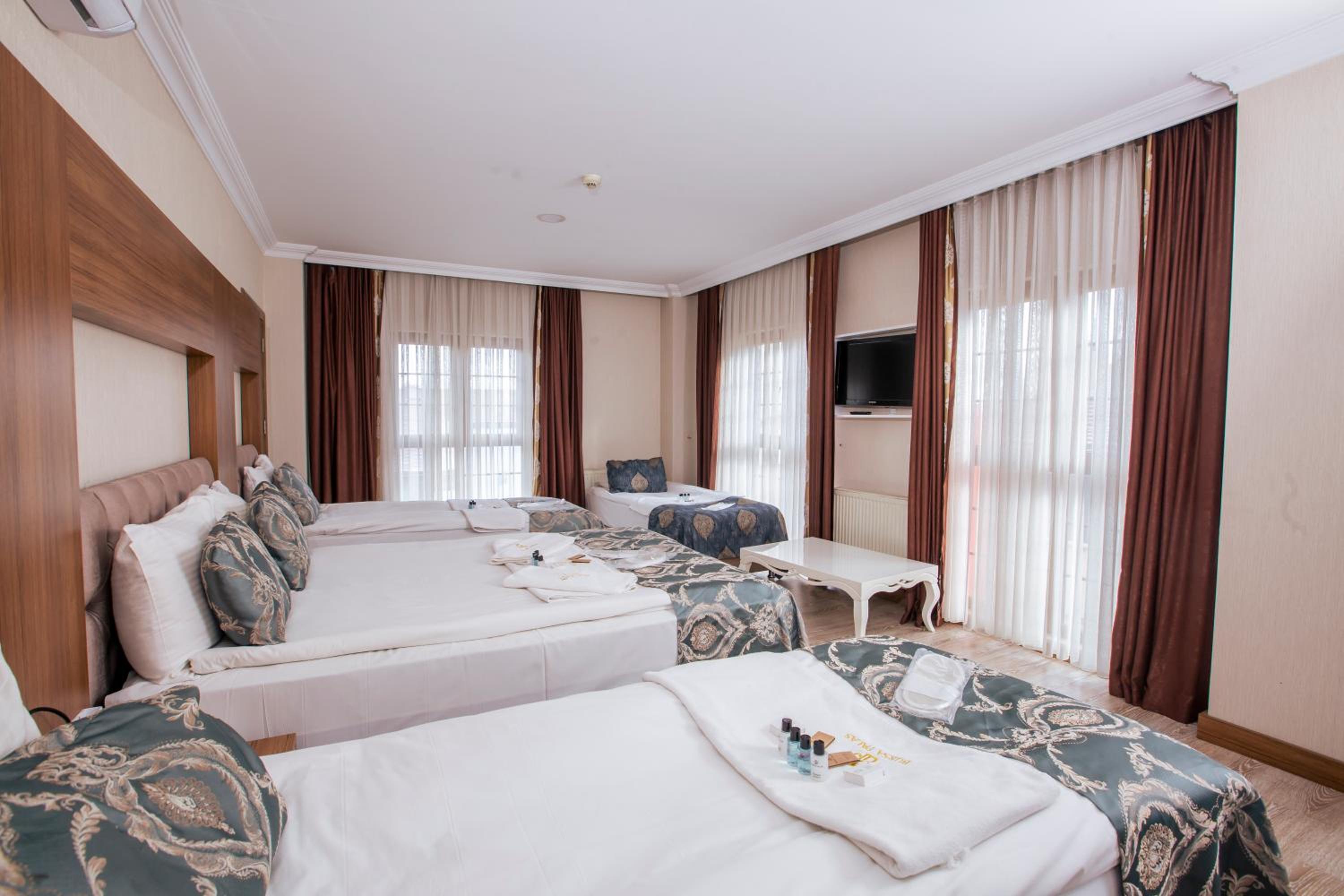 Deluxe Quadruple Room - Photo 3