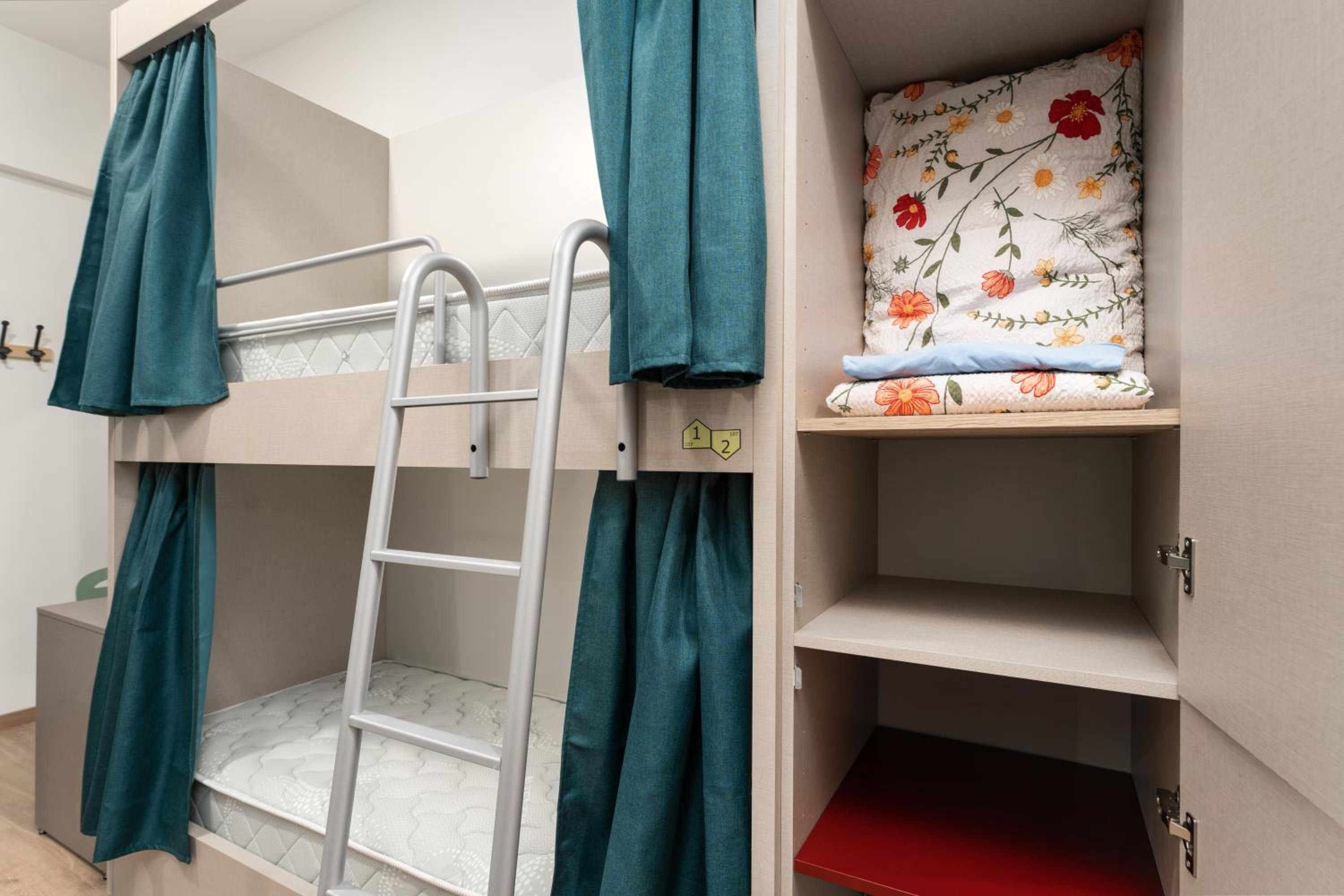 Bed in 8-Bed Female Dormitory Room photo 2