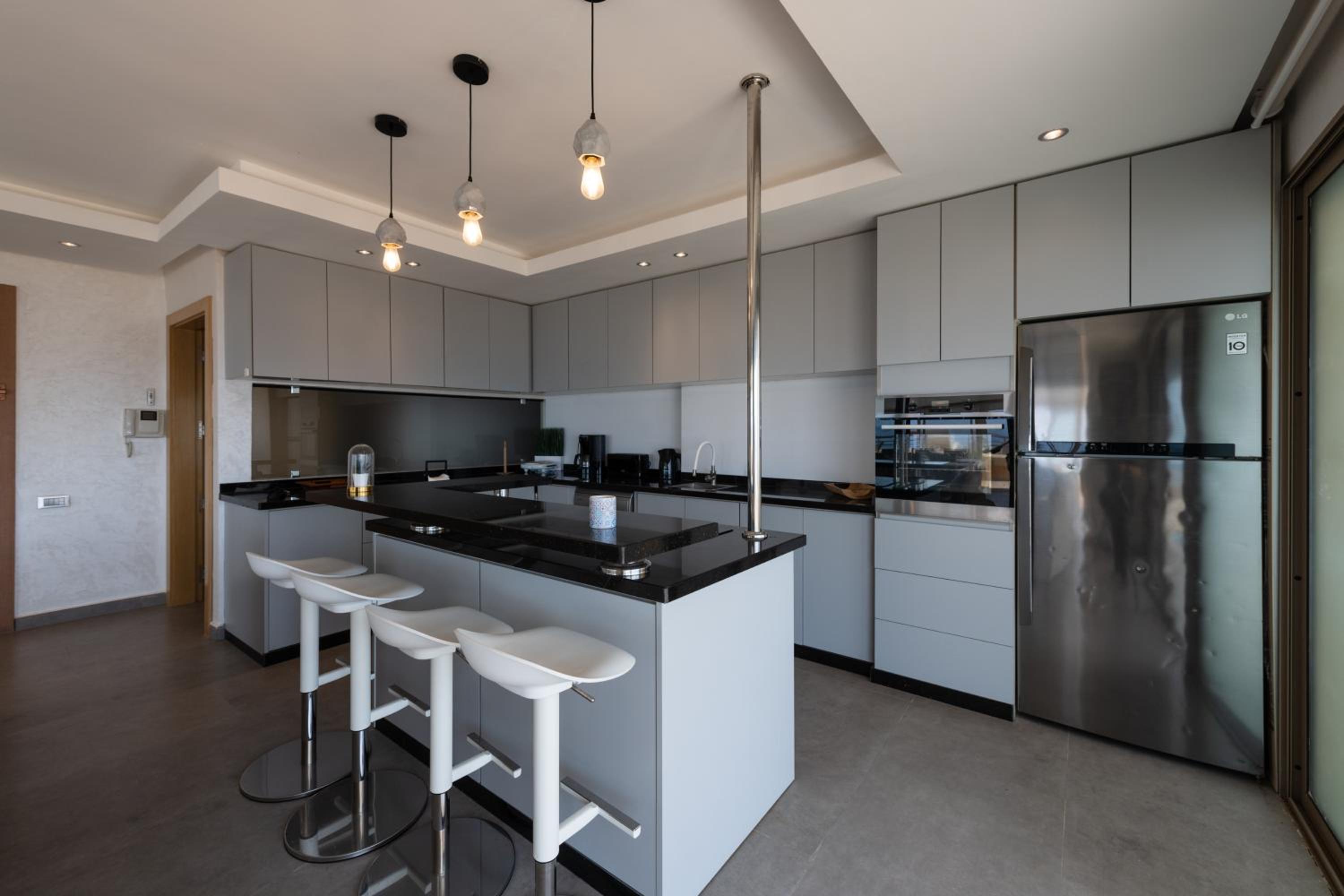 Three-Bedroom Apartment - Photo 40