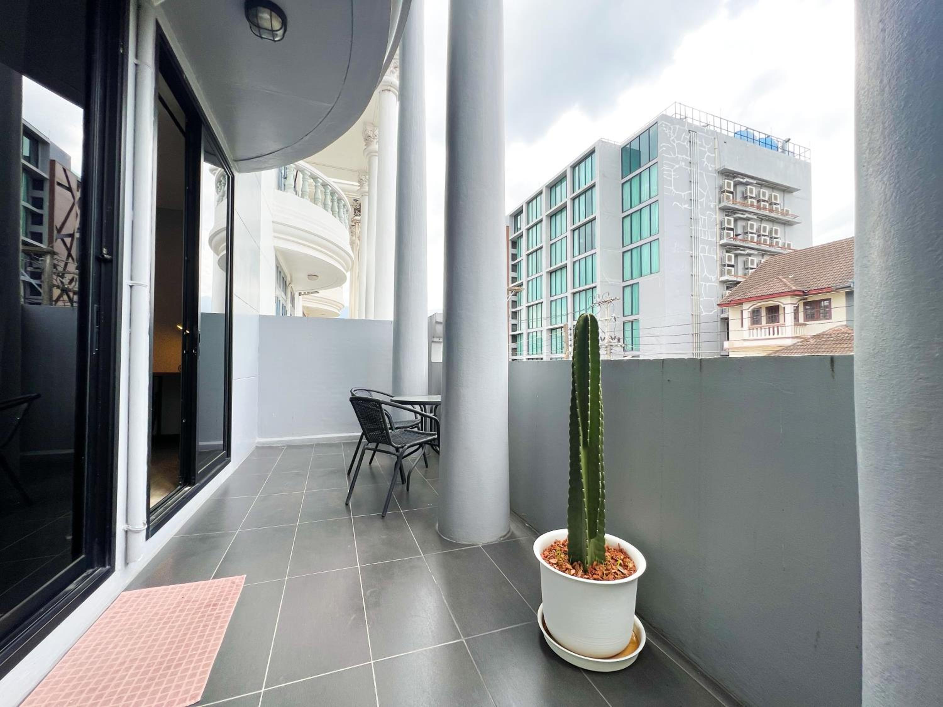 Double Room with Balcony - Photo 3