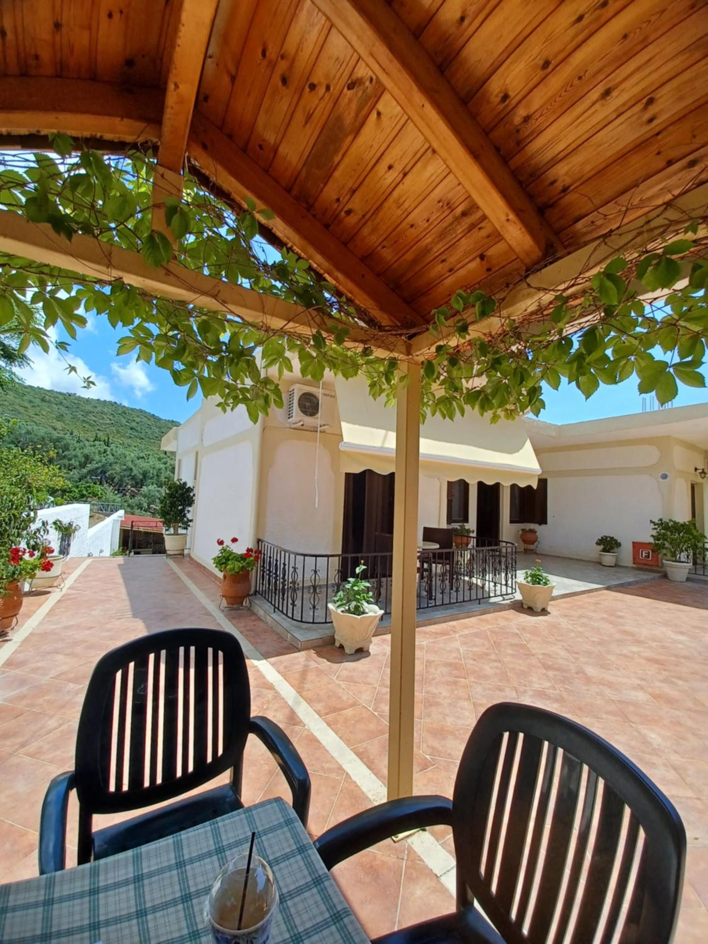 Deluxe Double Room with Balcony - Photo 11