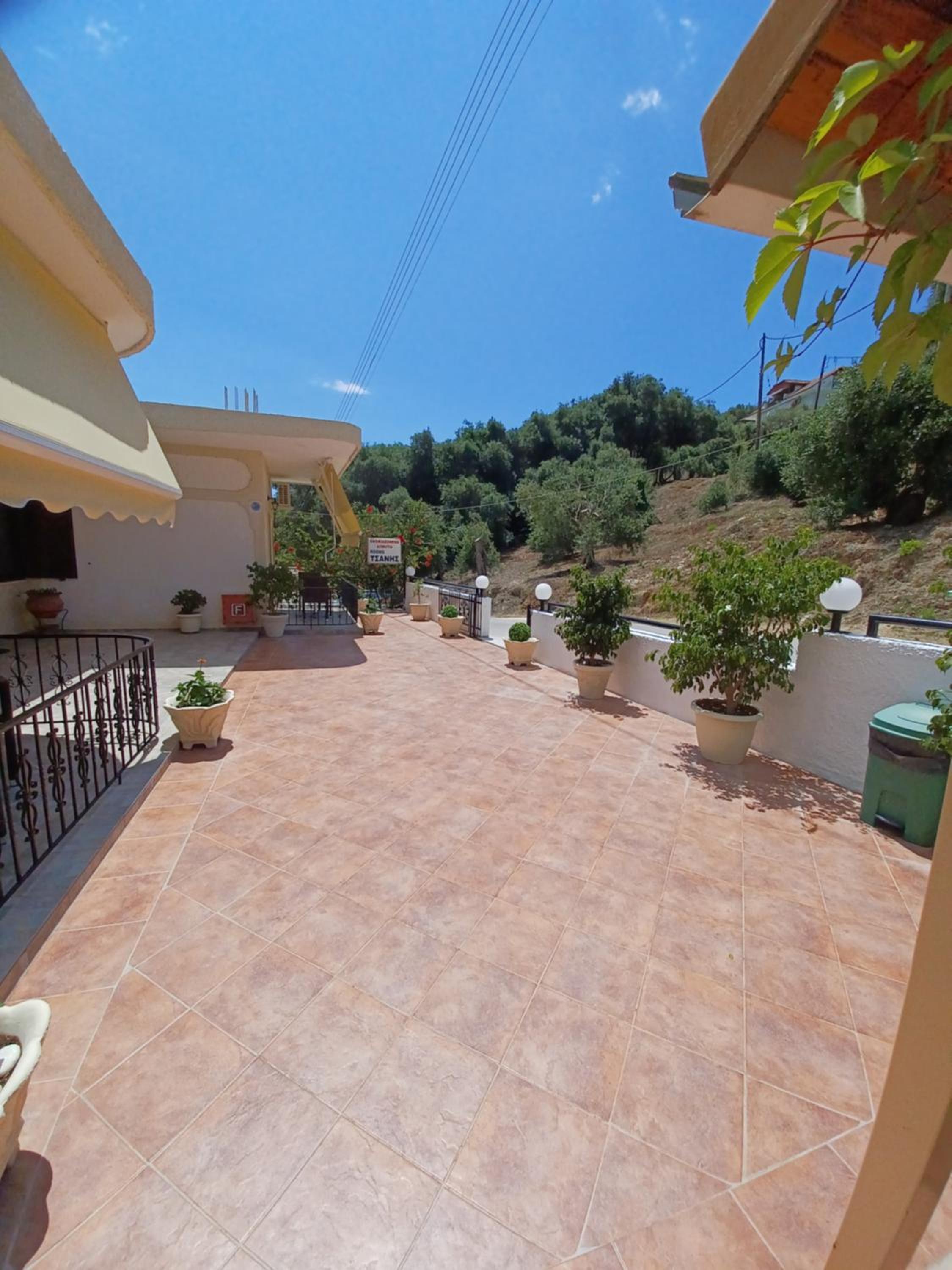Deluxe Double Room with Balcony - Photo 12