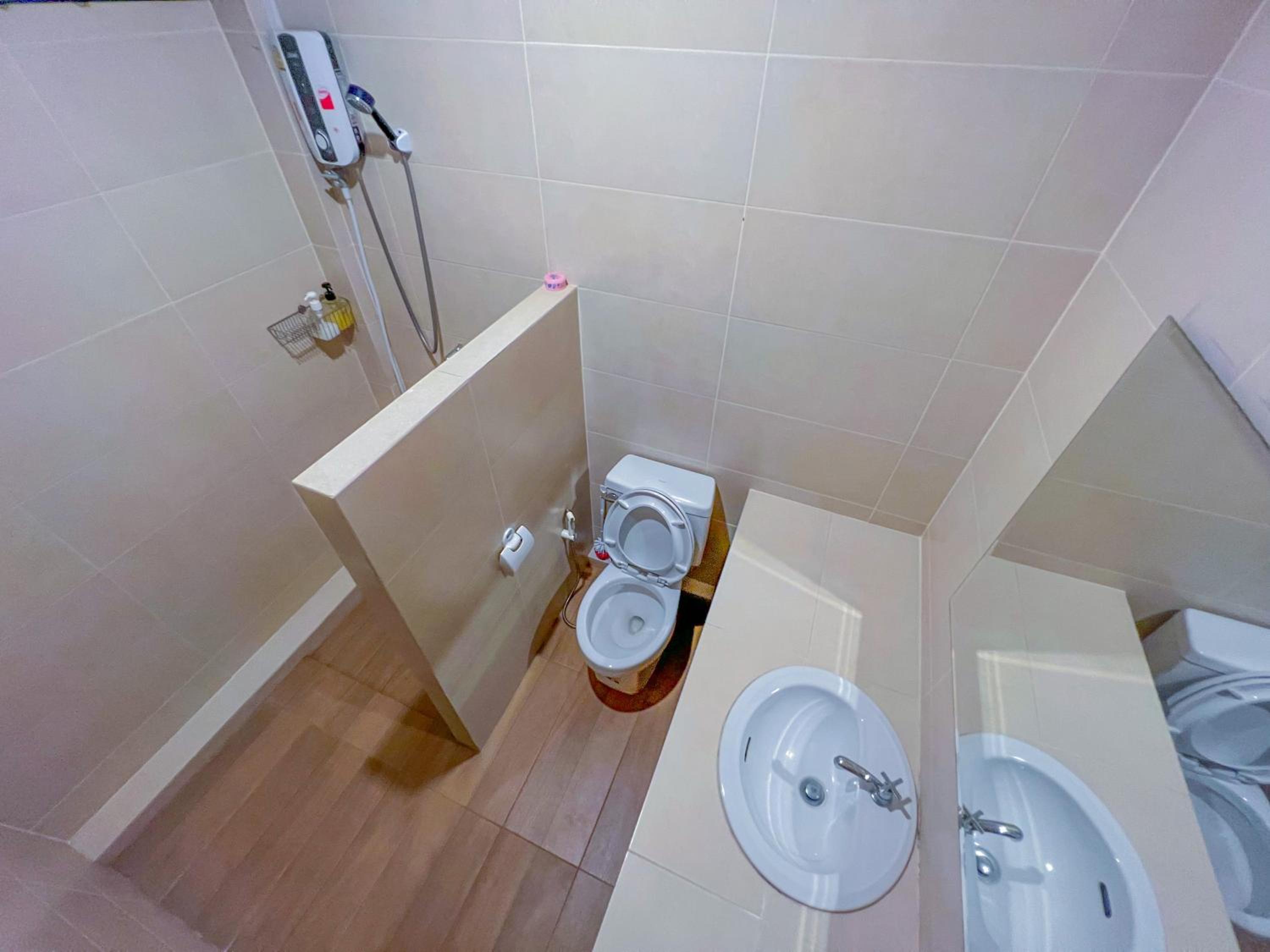 Double Room with Balcony - Photo 13