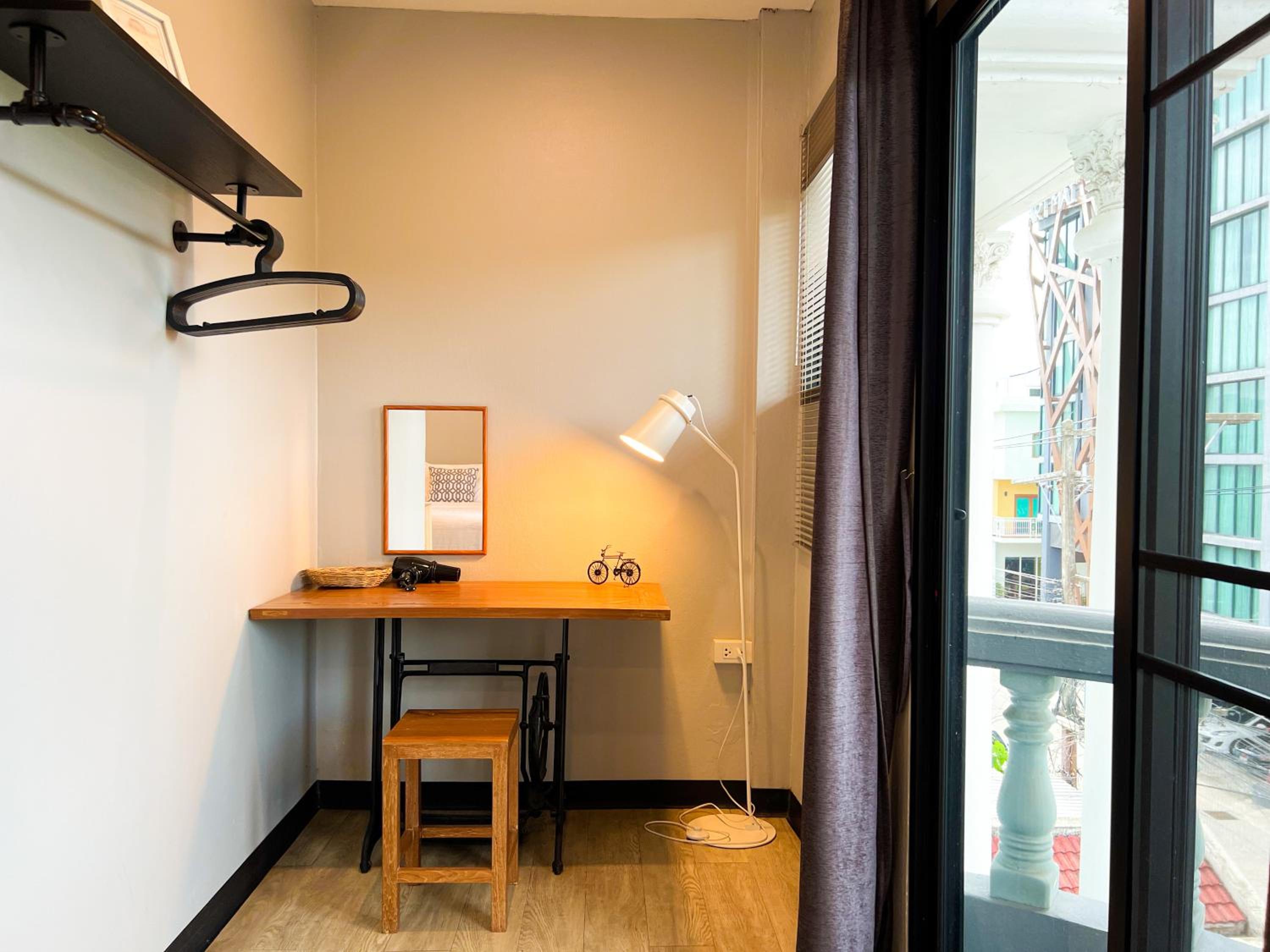 Double Room with Balcony - Photo 12