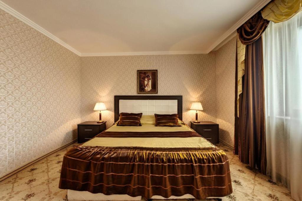 Single Room with Bath photo 1