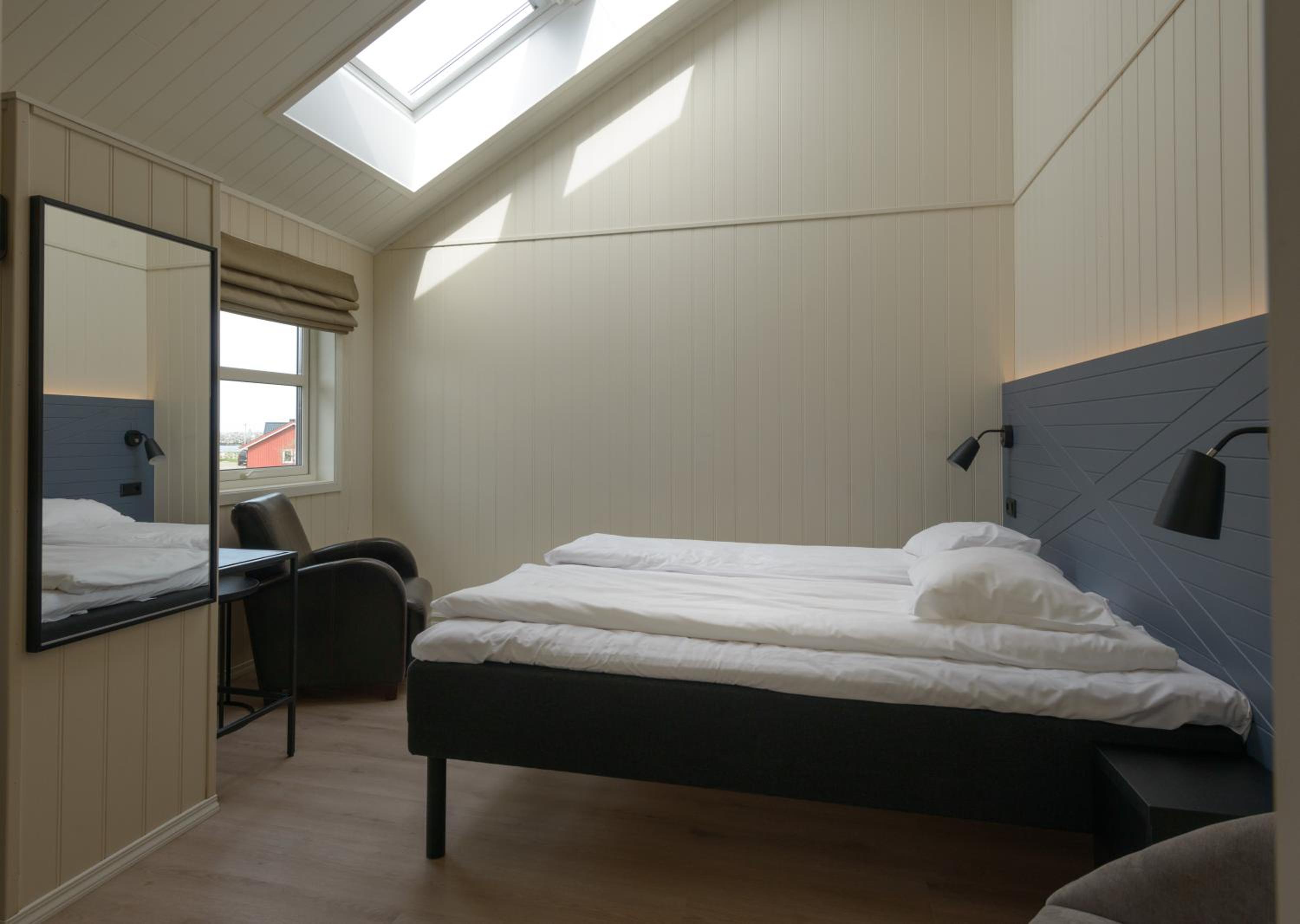 Twin Room with Ceiling Window