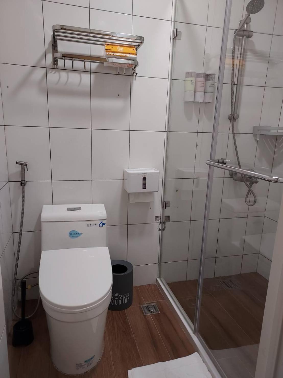 Twin Room with Private Bathroom photo 3