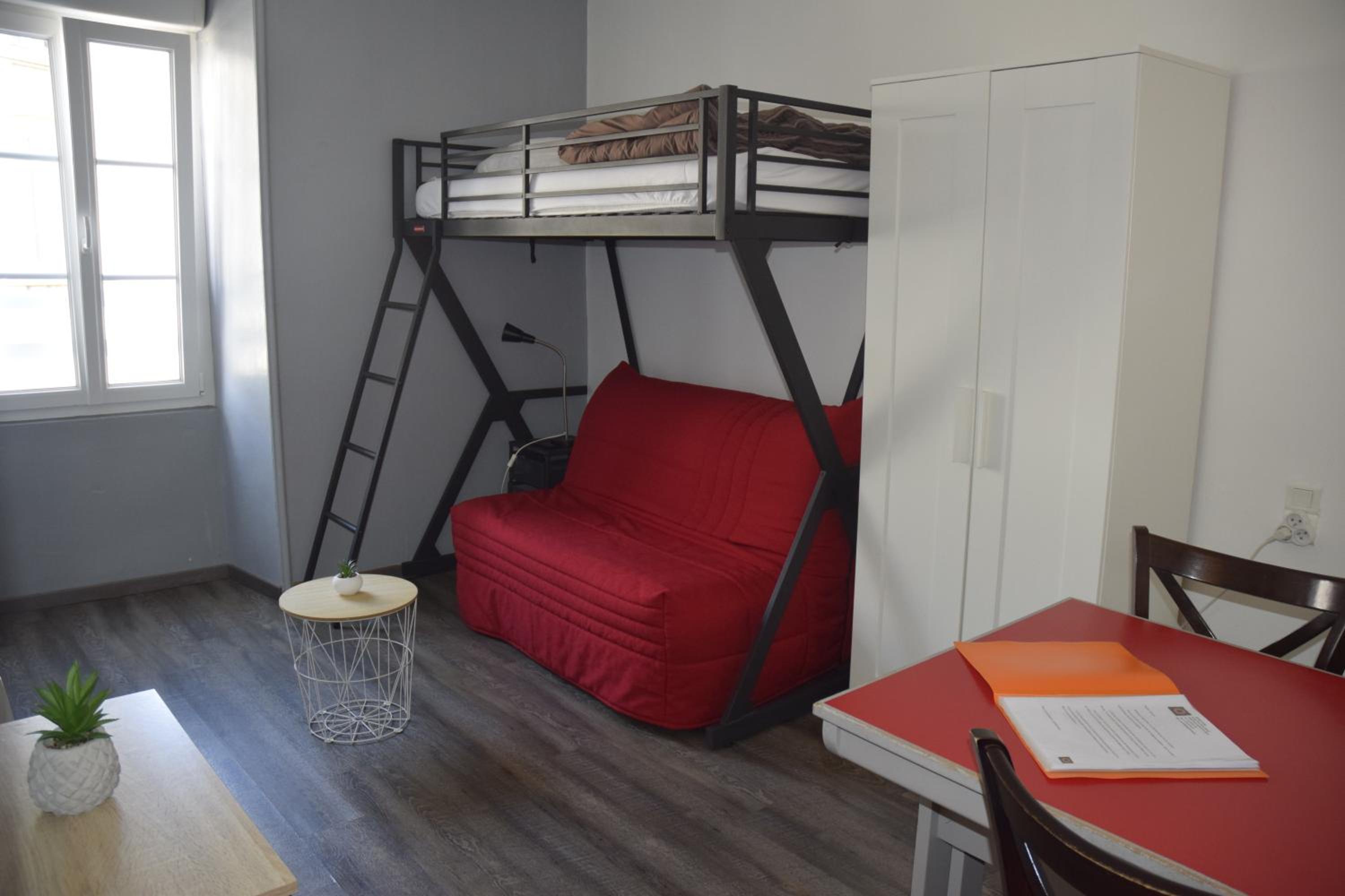Studio Apartment photo 3