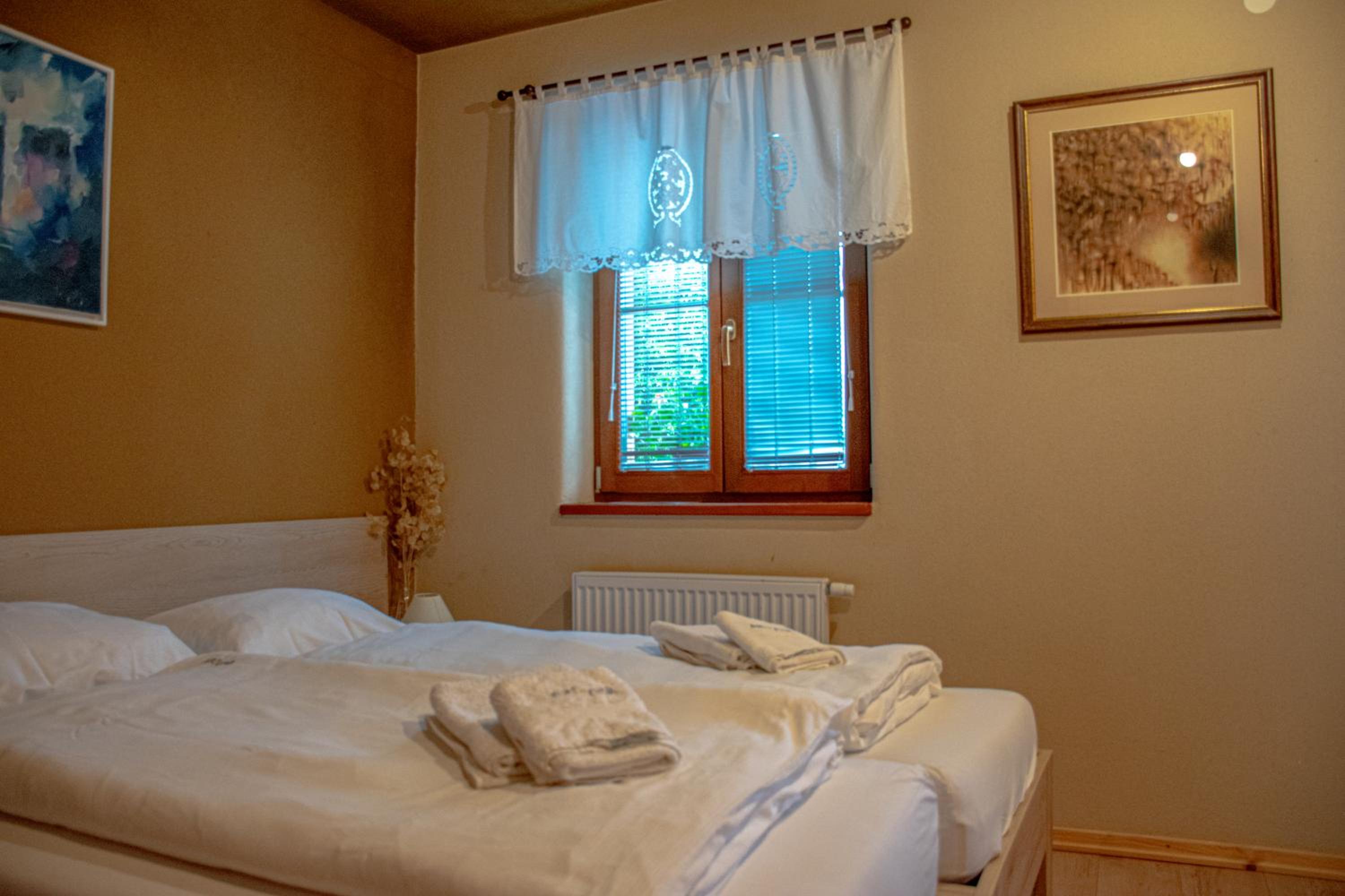 Double Room with Private Bathroom - Photo 6