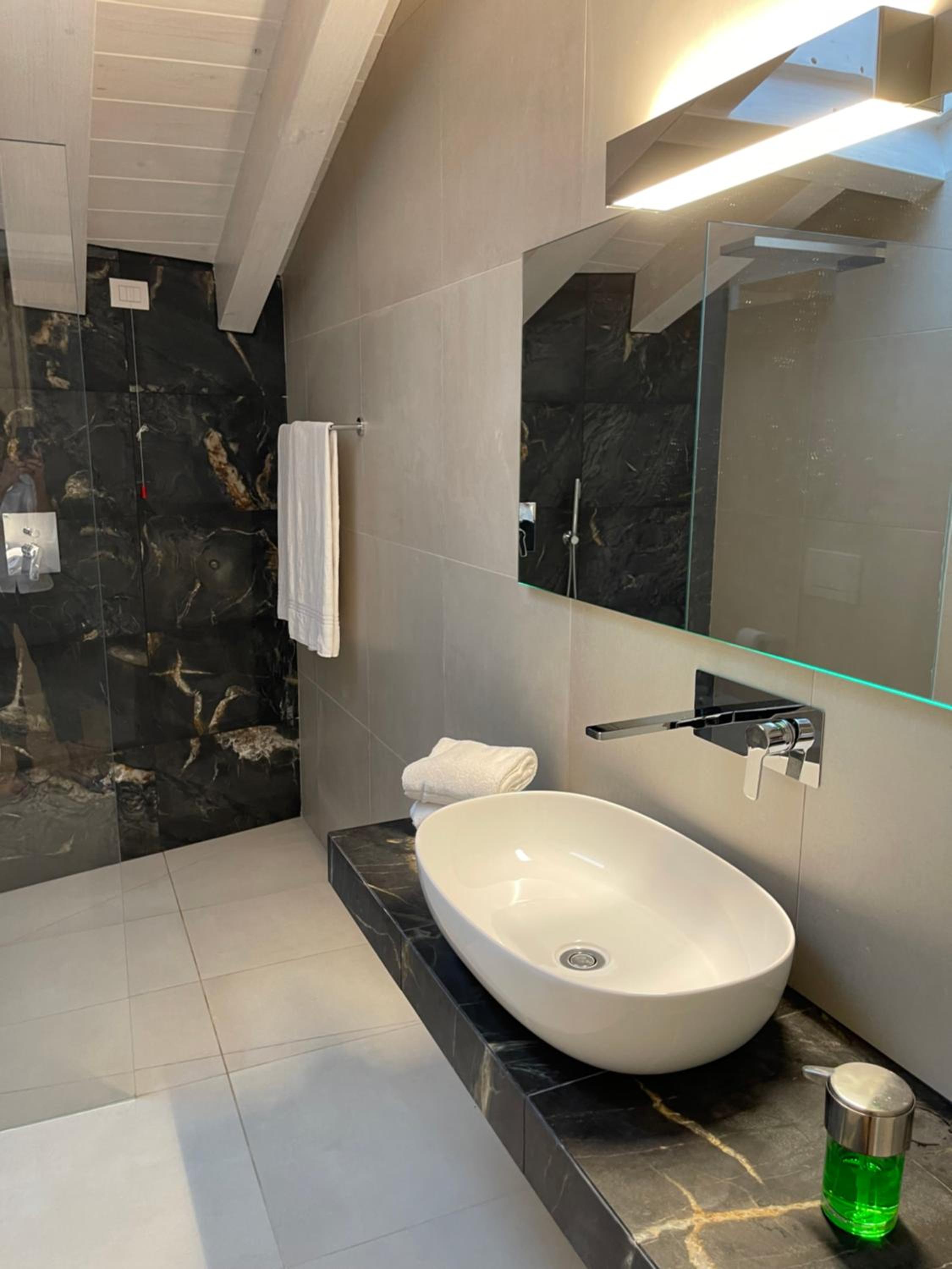 Deluxe Quadruple Room - Photo 6