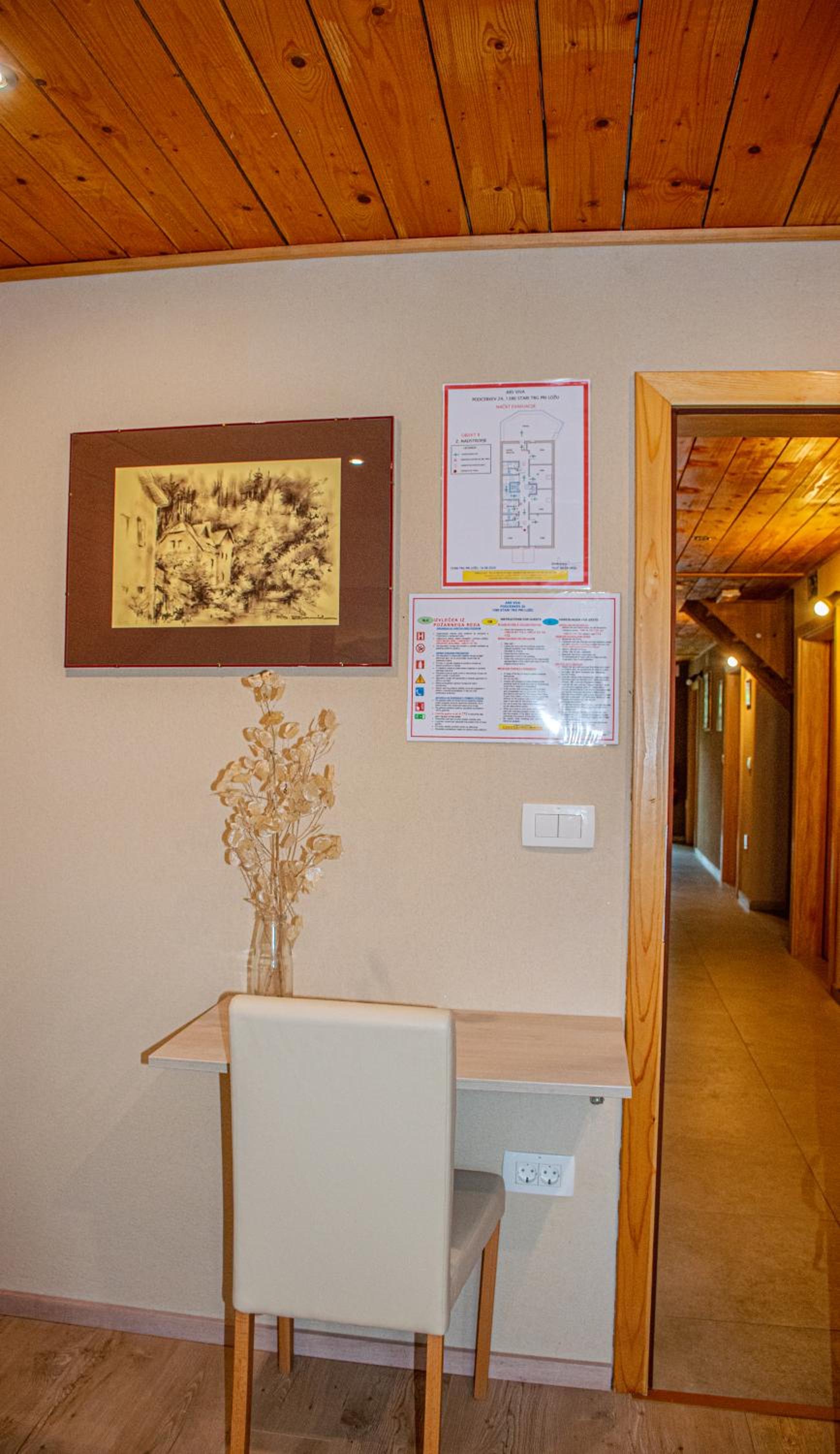 Double Room with Shared Bathroom photo 2