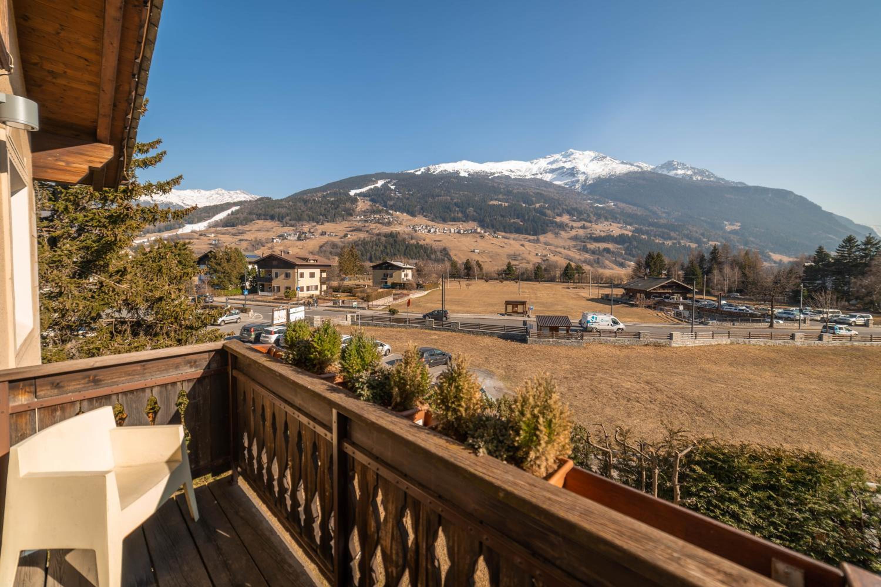 Double or Twin Room with Balcony and Mountain View - Photo 19