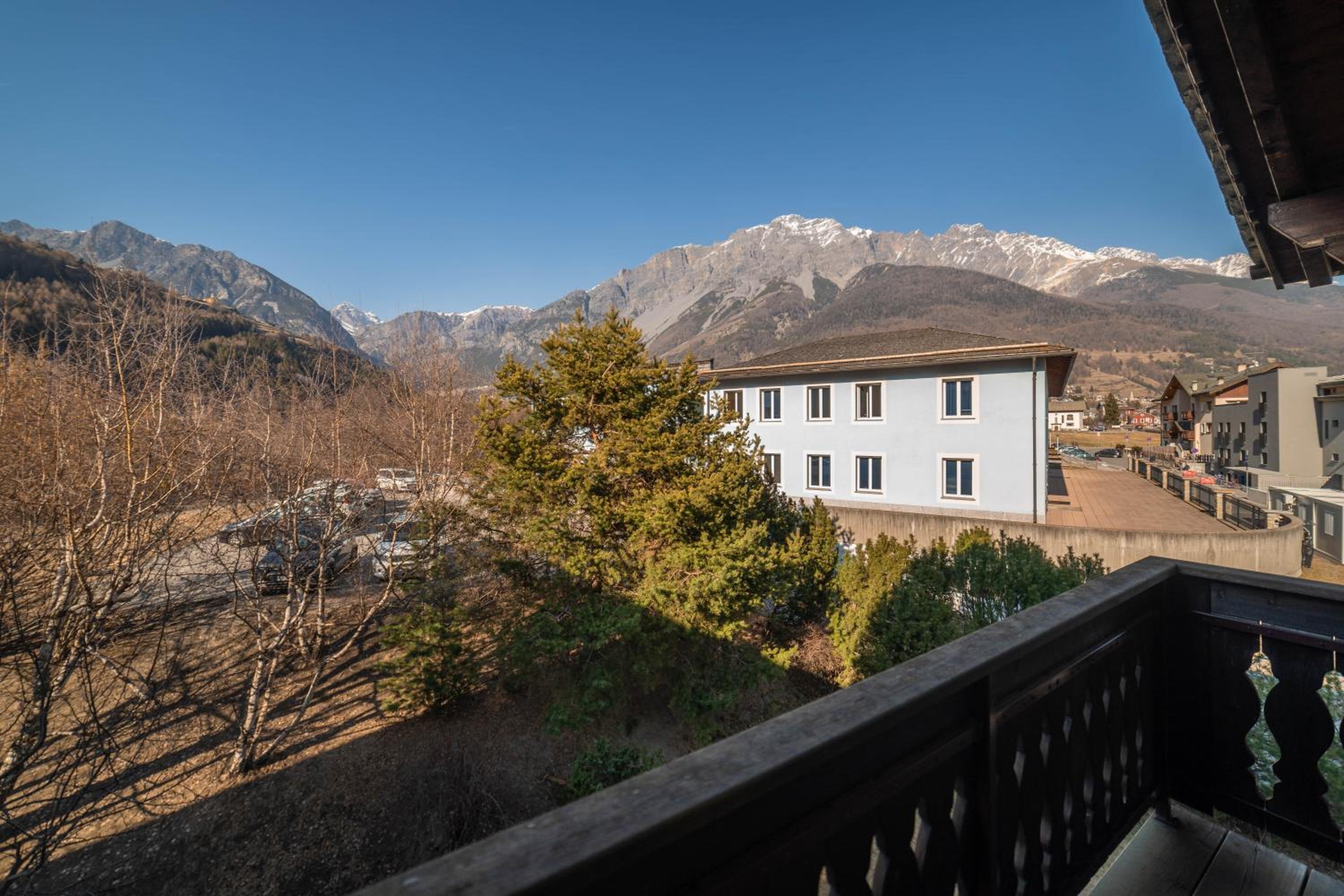 Double or Twin Room with Balcony and Mountain View - Photo 20