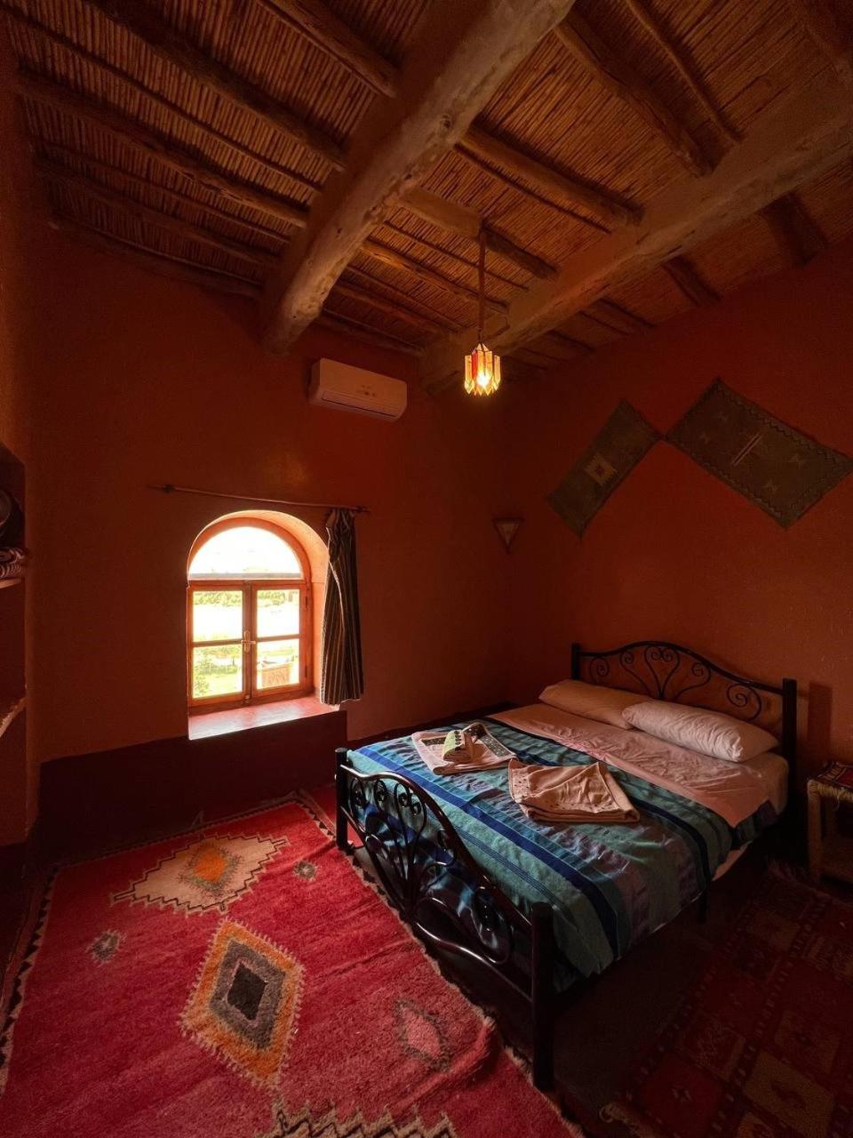 Double Room with Private Bathroom - Photo 13