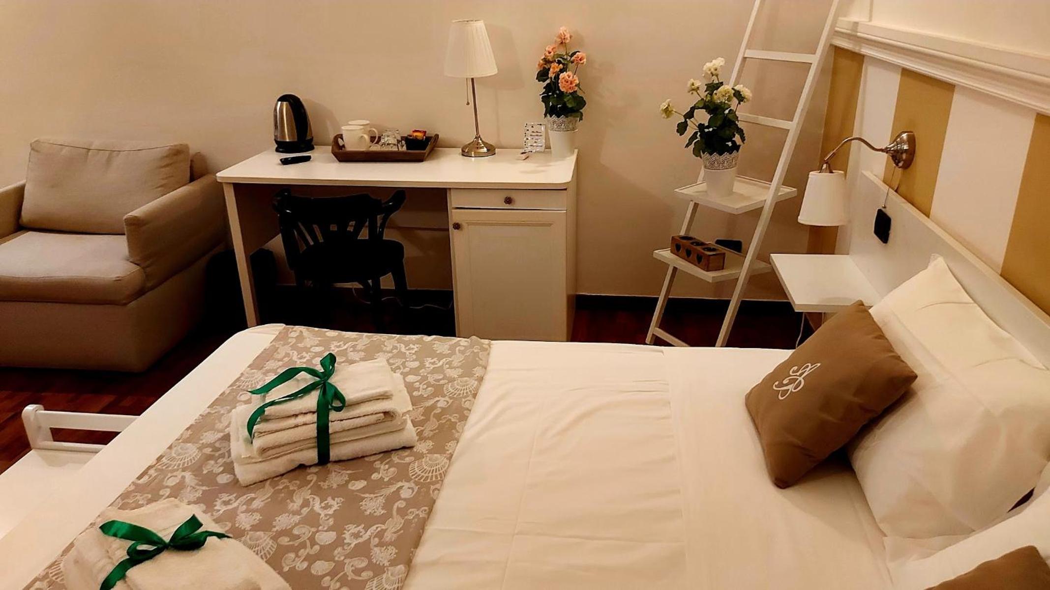 Deluxe Room - Photo 12