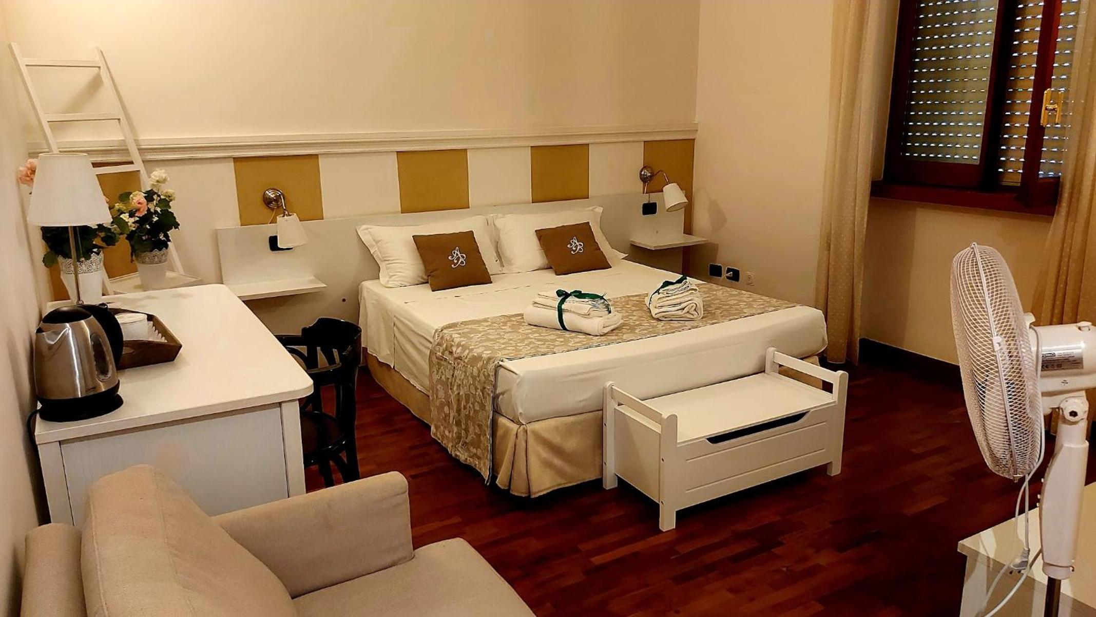 Deluxe Room - Photo 13