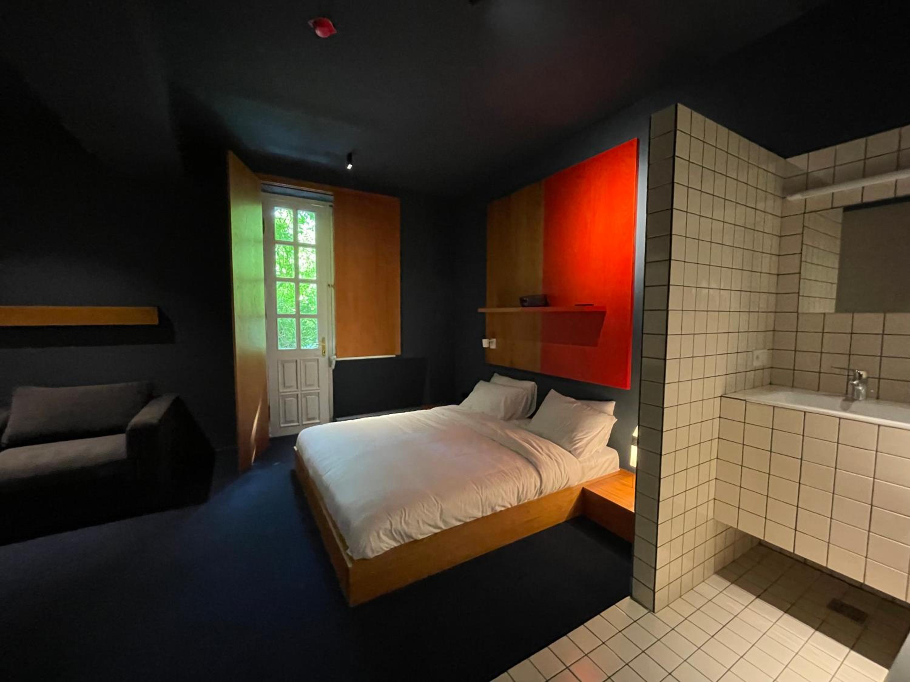 Junior Suite with Balcony - Photo 14