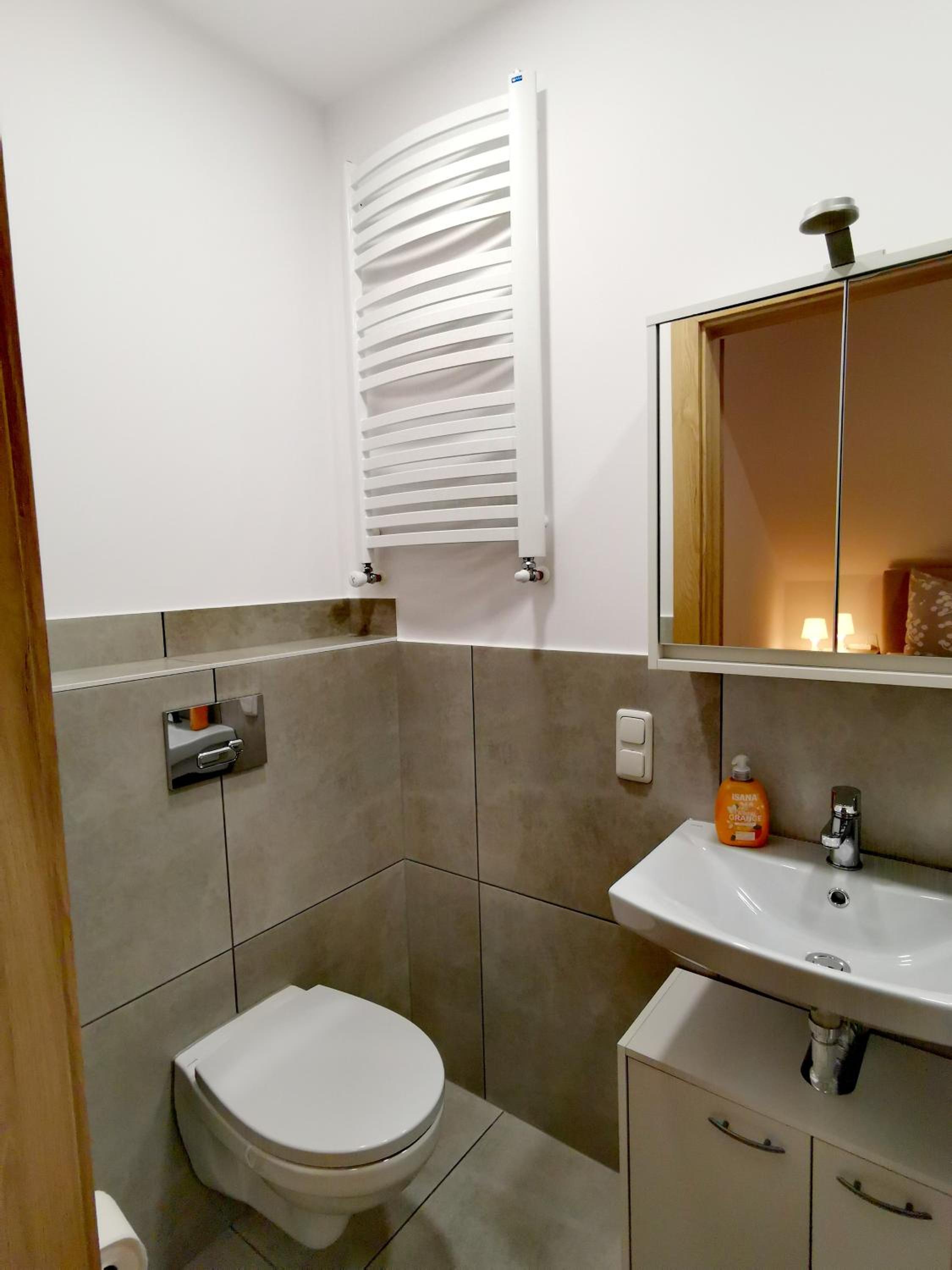 Deluxe Double Room with Shower - Photo 3