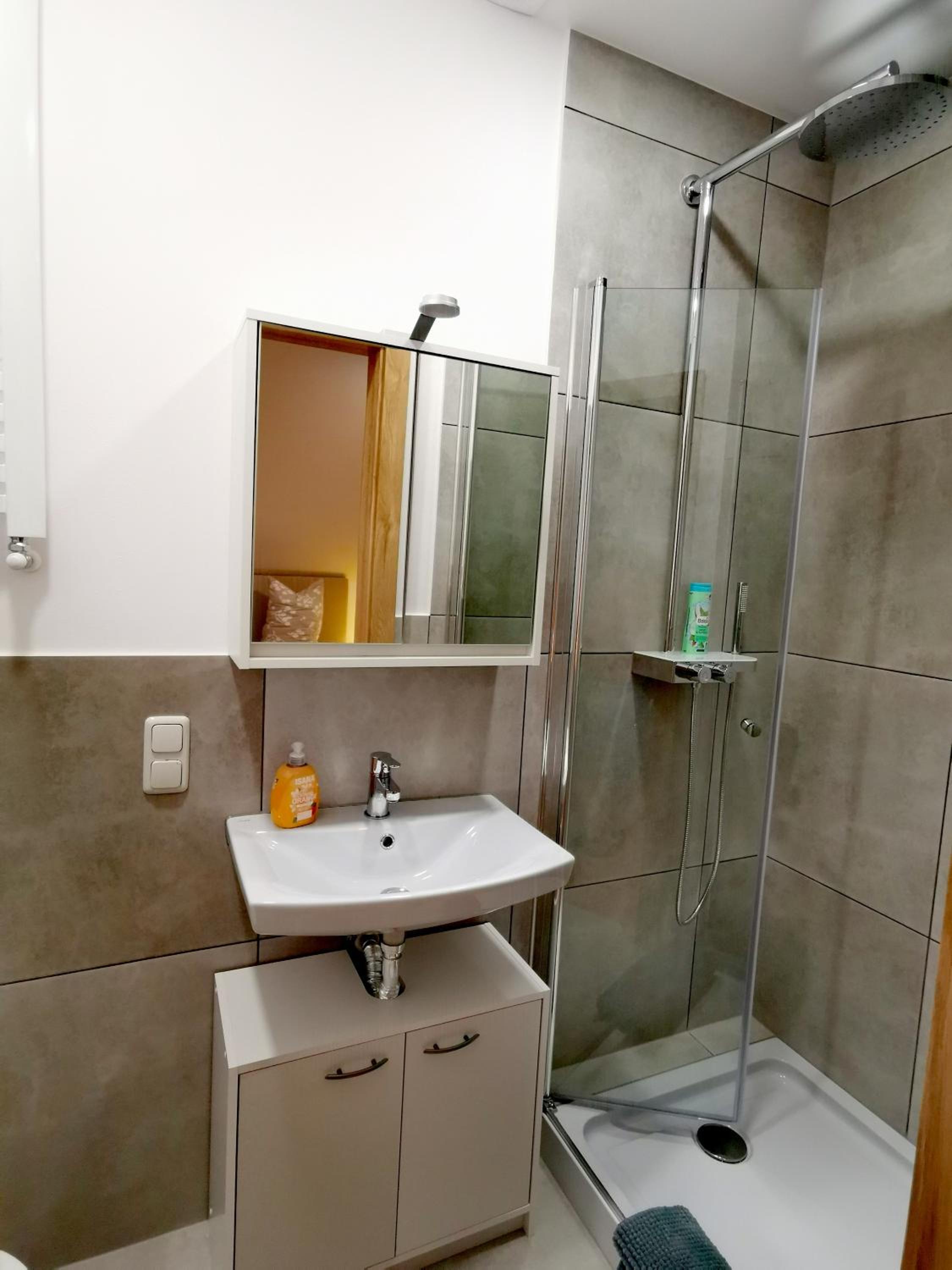 Deluxe Double Room with Shower - Photo 2