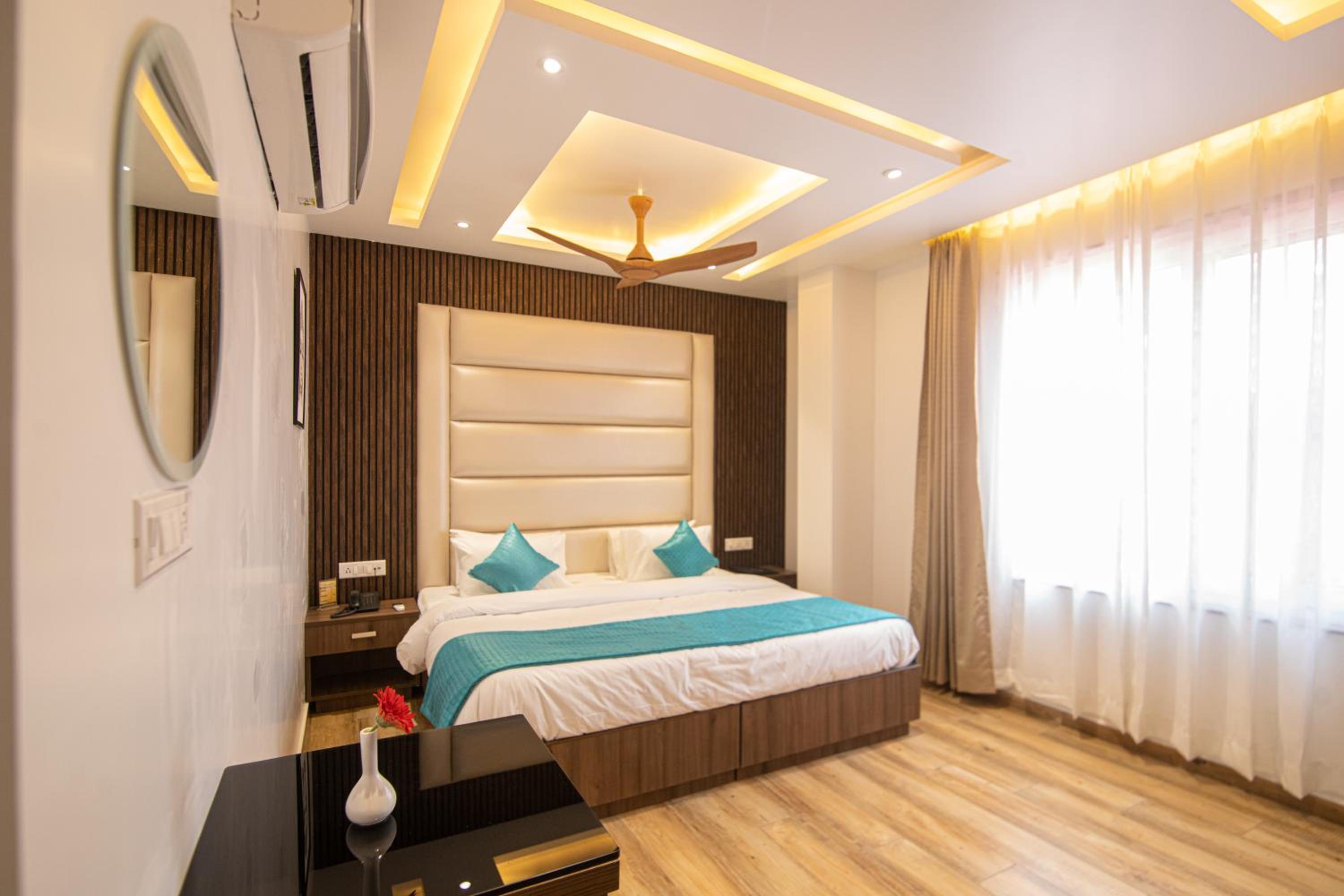 Deluxe Double or Twin Room with Mountain View - Photo 6