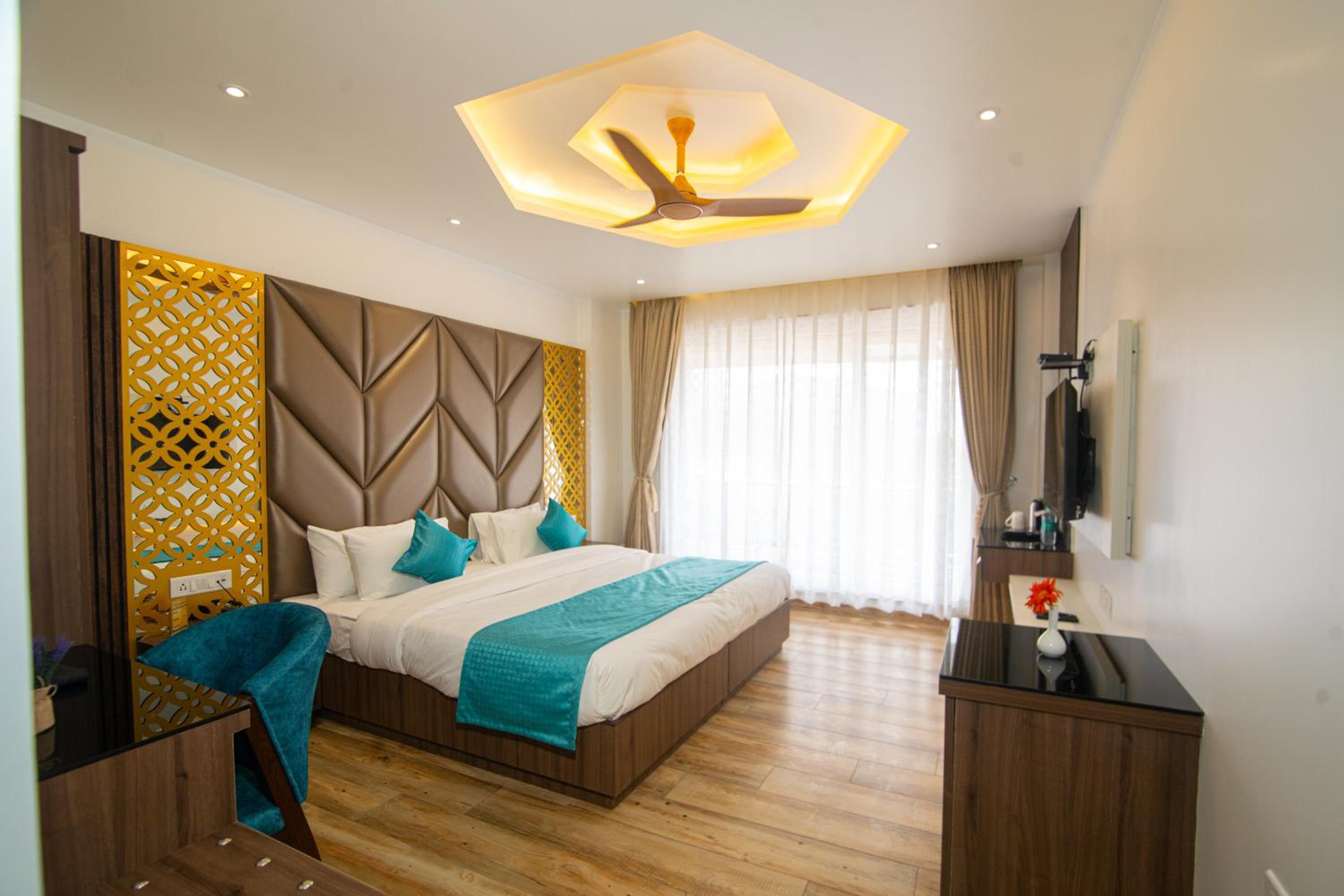 Deluxe Double or Twin Room with Mountain View - Photo 3