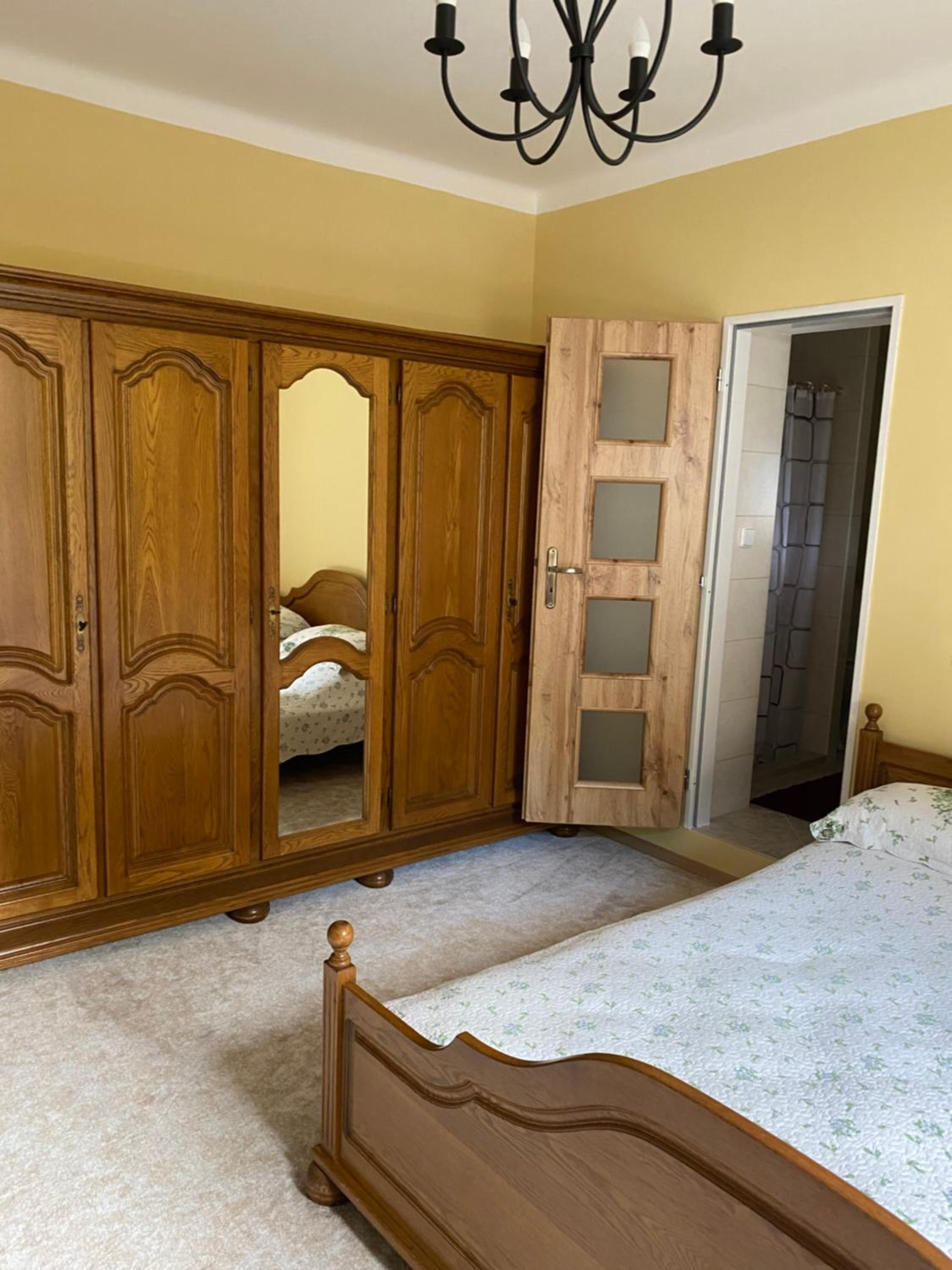 One-Bedroom Apartment - Photo 11