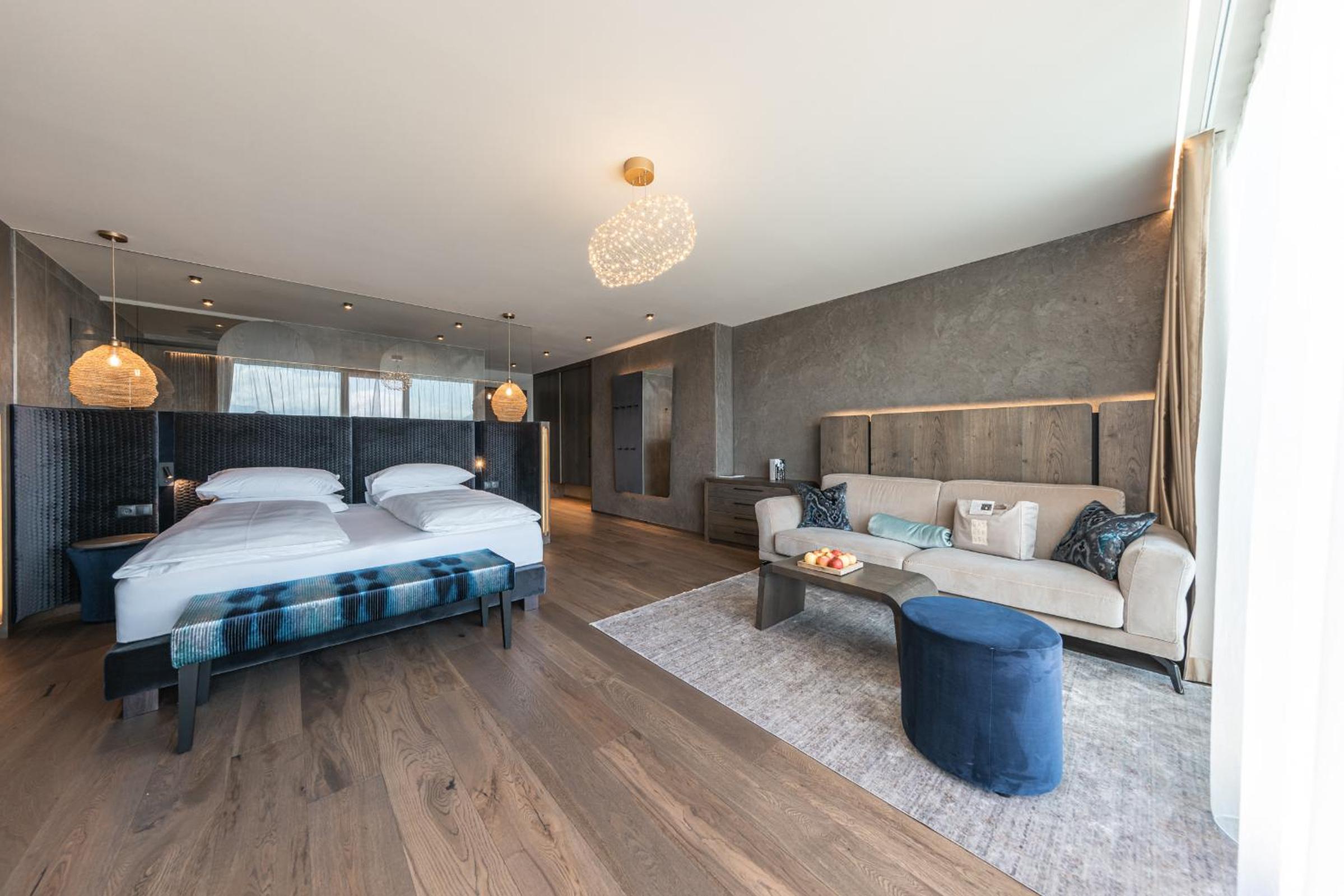 Deluxe Suite with Spa Bath - Photo 1