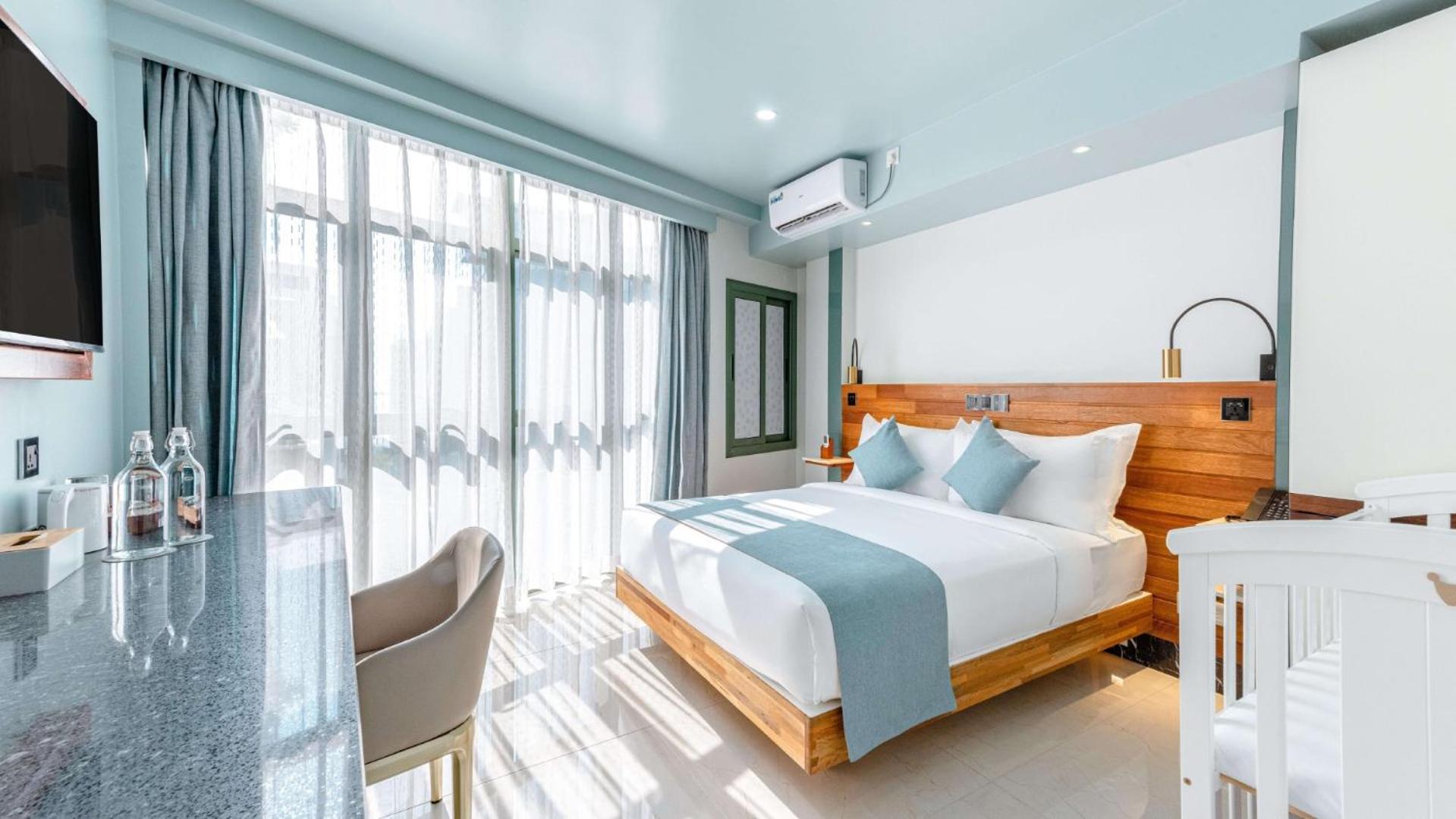 Two-Bedroom Suite with Partial Sea View (Free Return Airport Transport) photo 1