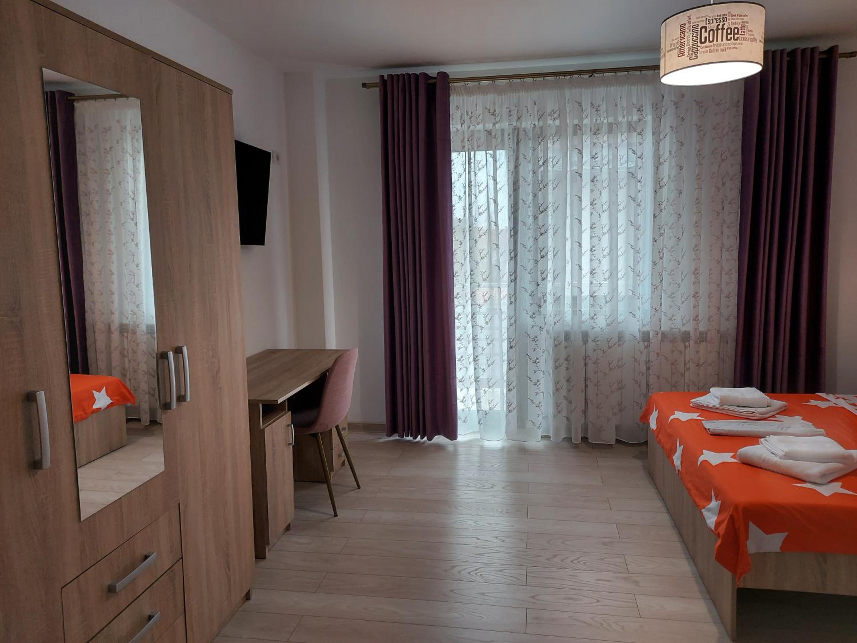 One-Bedroom Apartment - Photo 8