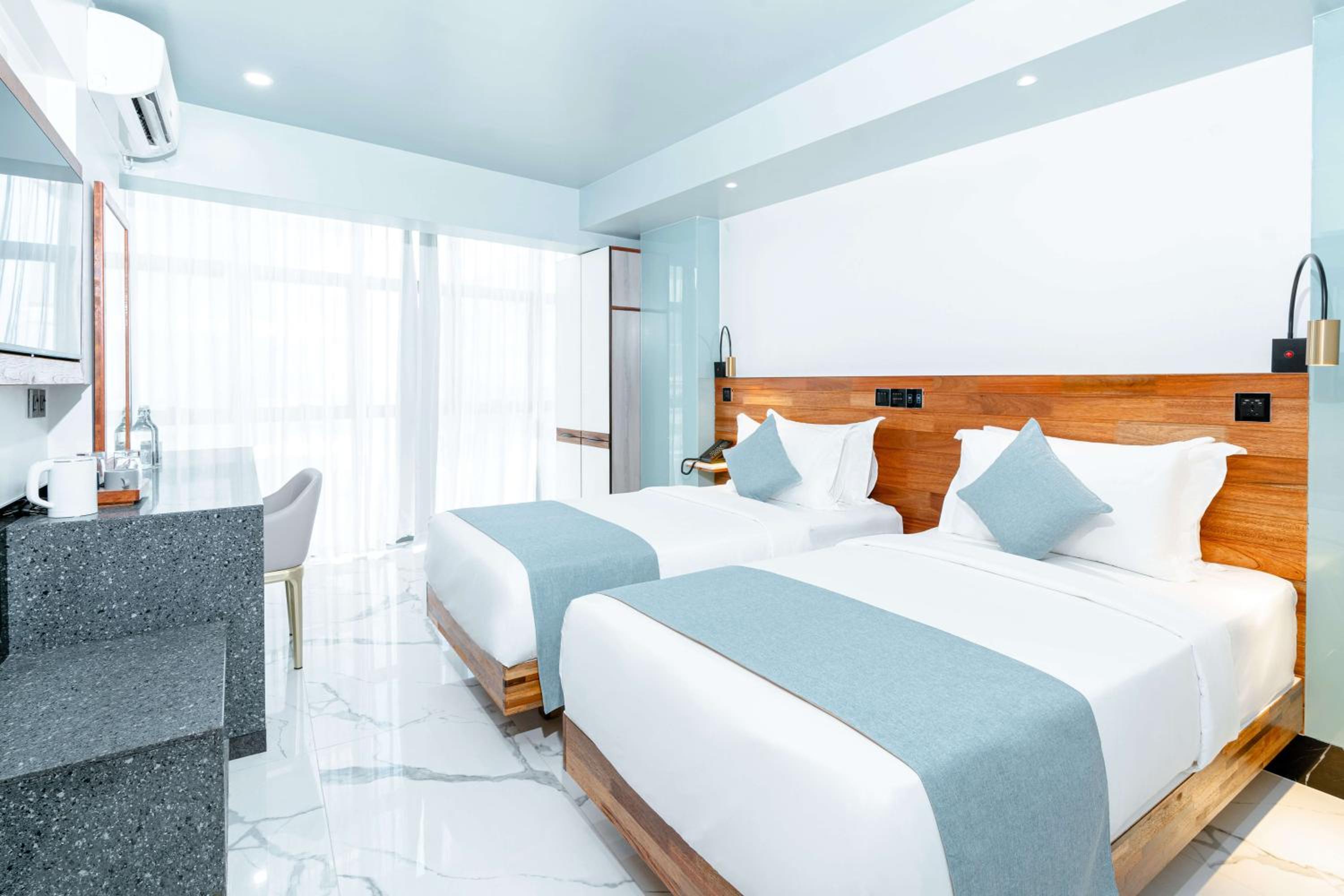 Deluxe Twin Room (Free Return Airport Transport) photo 3