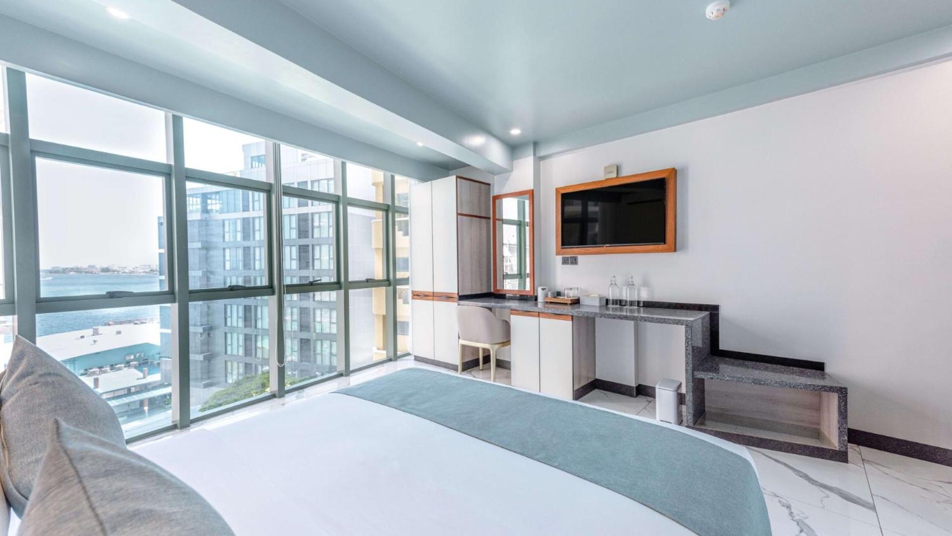 Deluxe Double Room with Partial Sea View (Free Return Airport Transport) photo 2