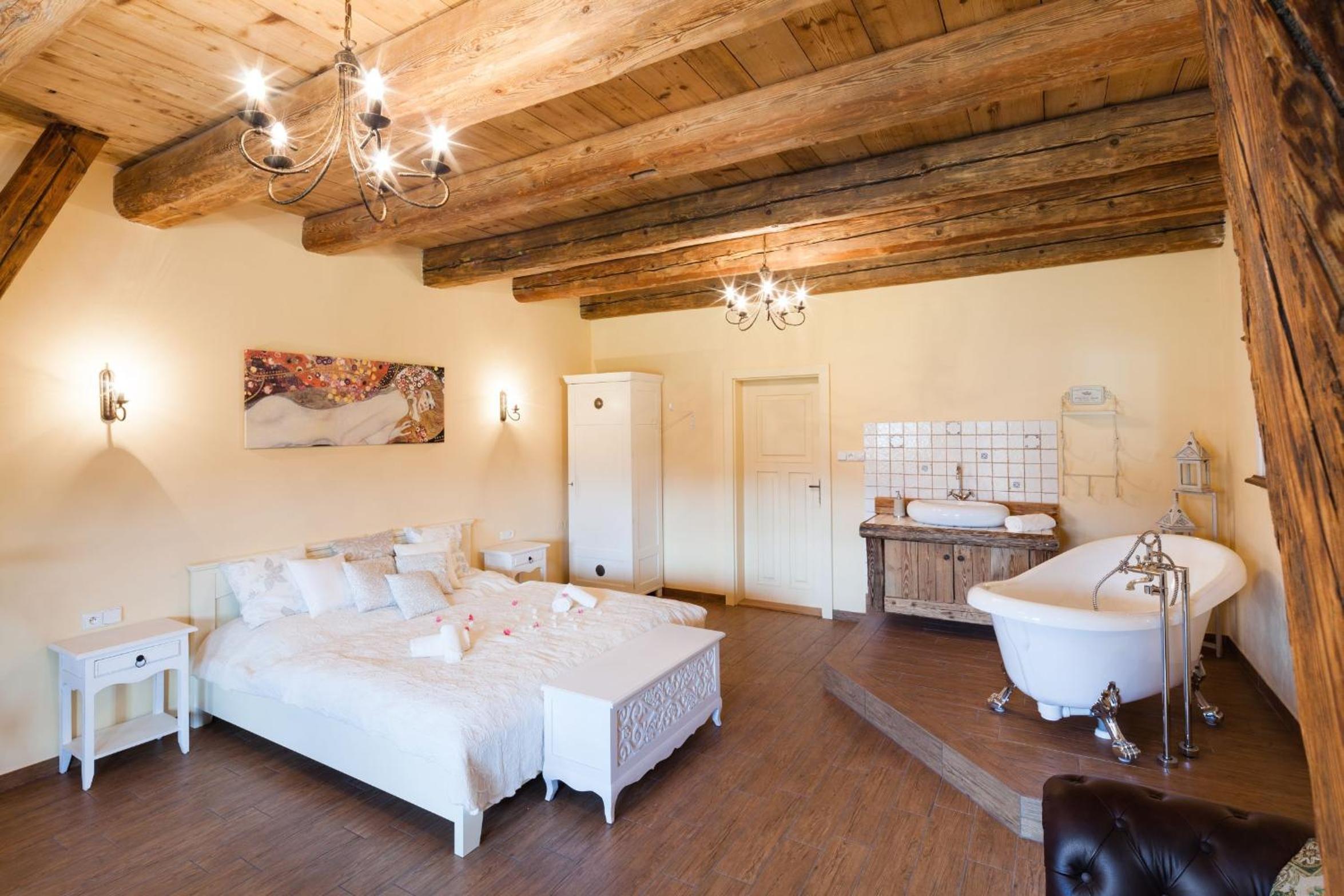Deluxe Double Room with Bath photo 1