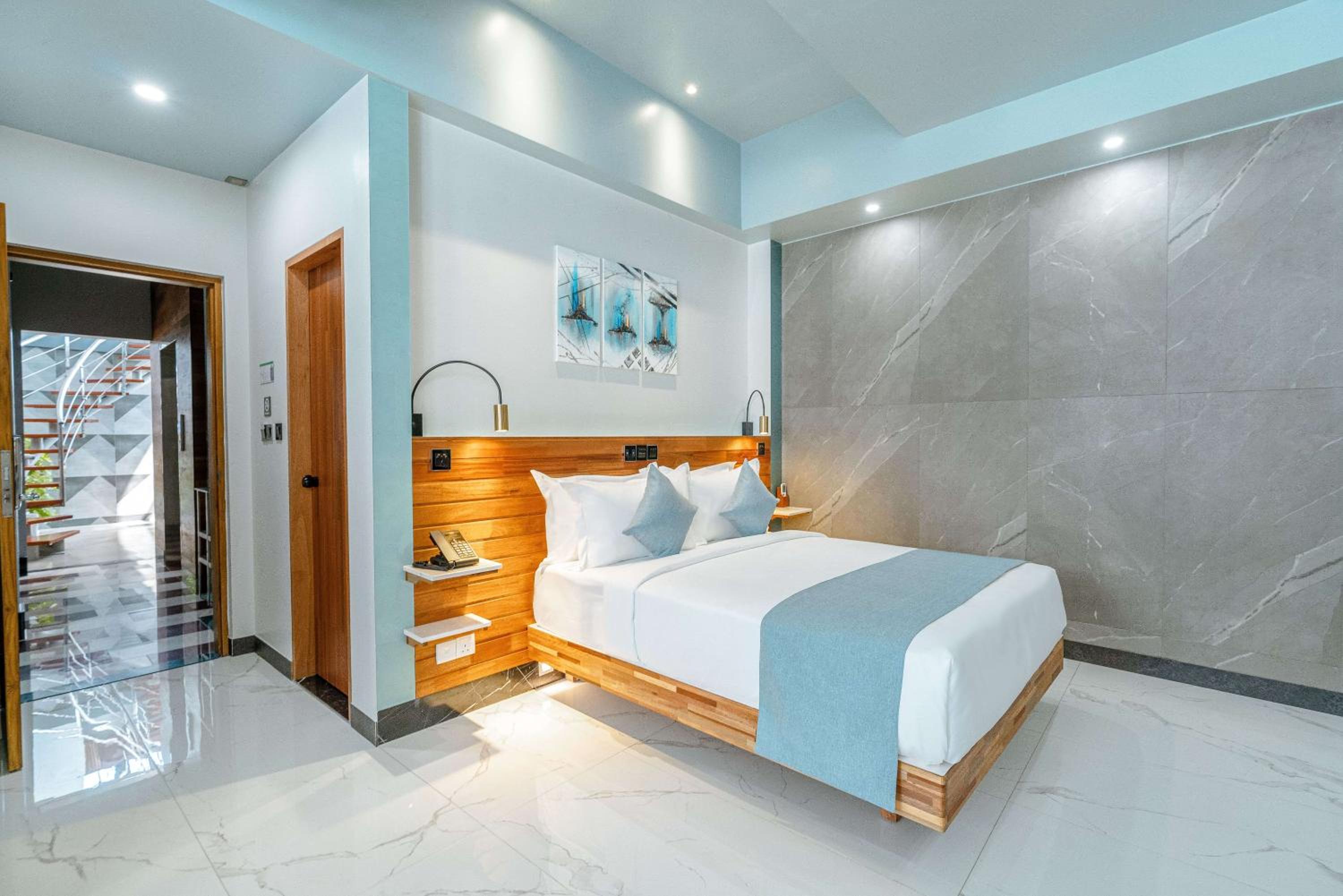 Premium Double Room (Free Return Airport Transport) photo 3